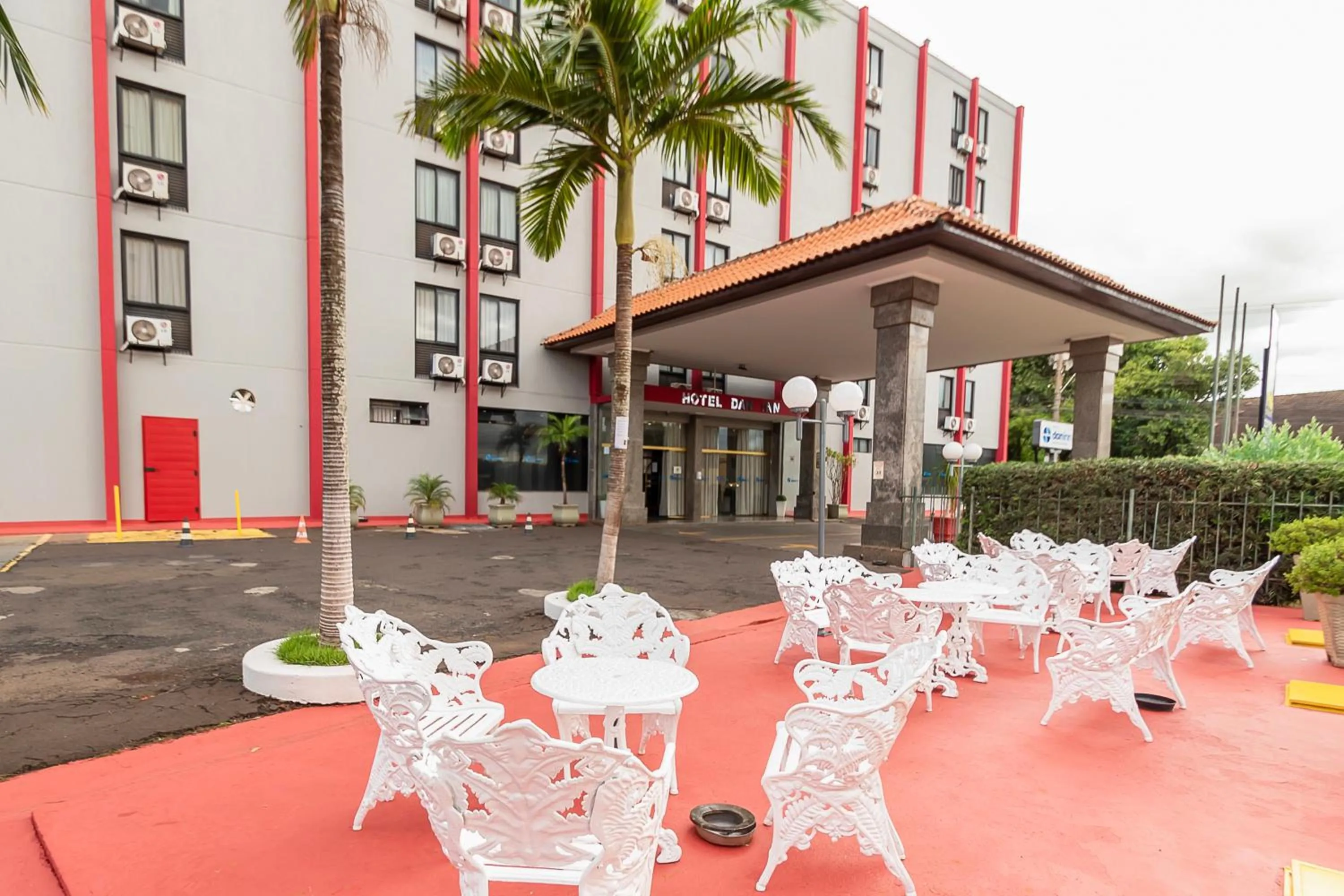 Property building in Hotel Dan Inn Araraquara by Nacional Inn
