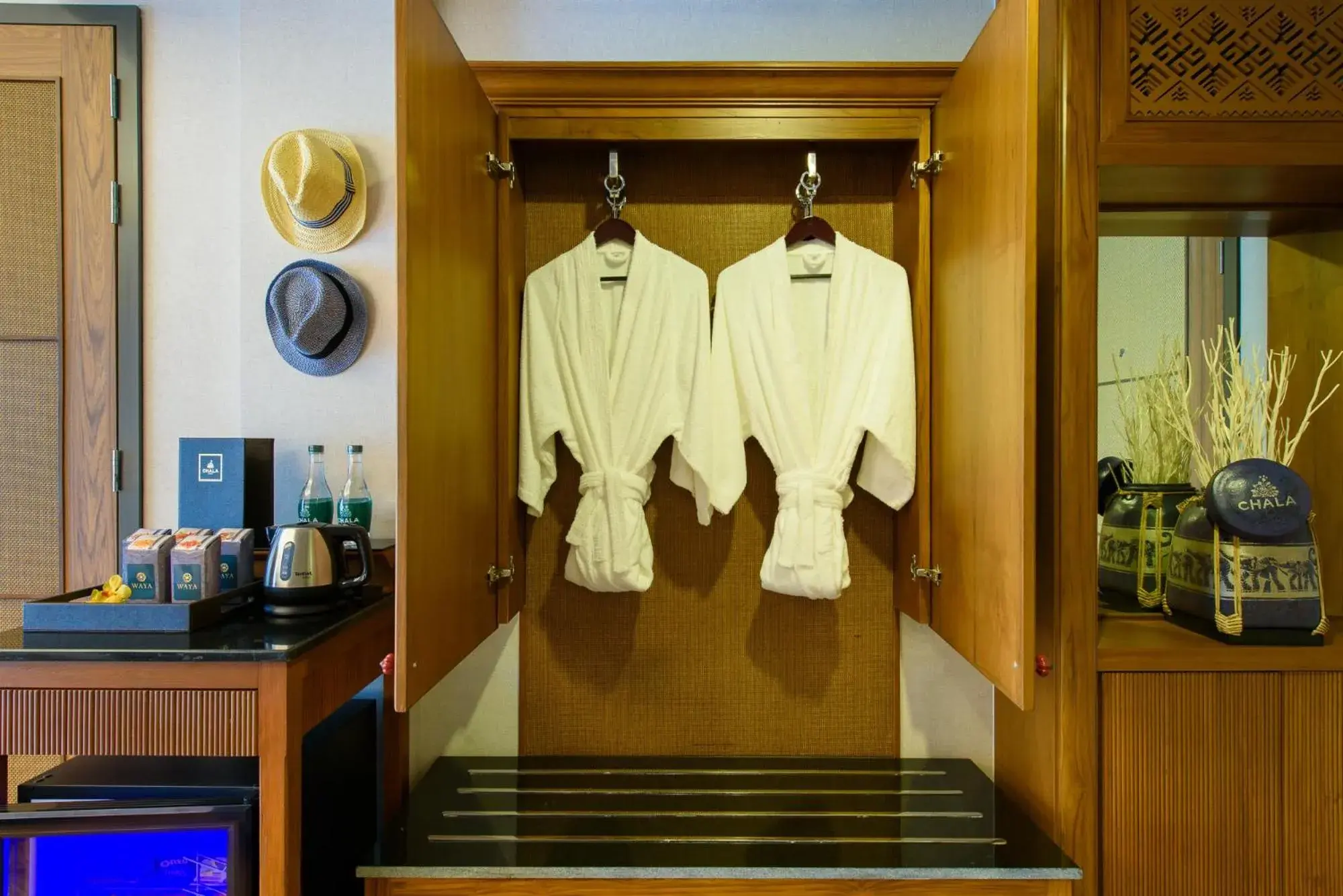 Deluxe Twin Room with Balcony in Chala Number6 Deluxe Twin Room with Balcony in Chala Number6