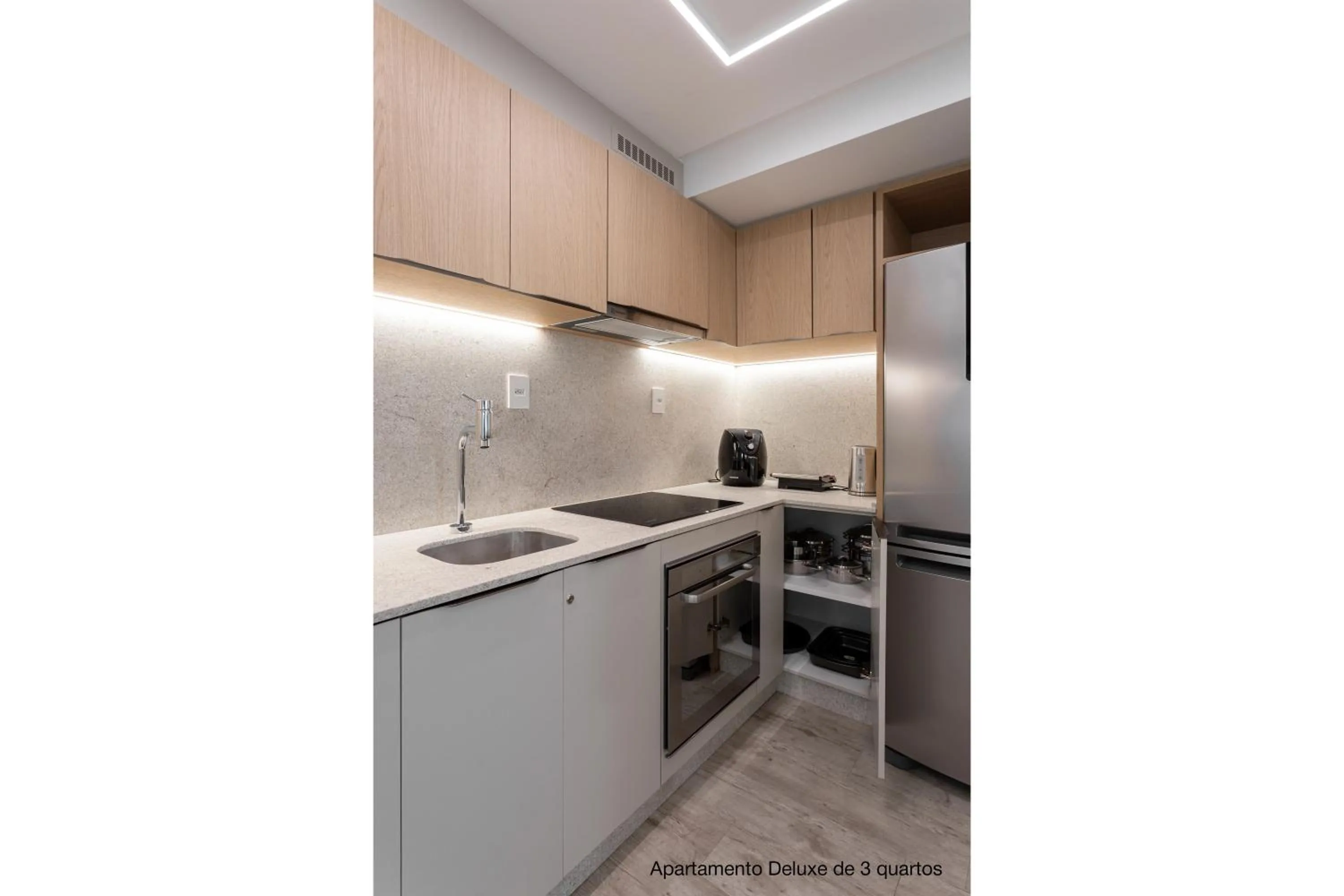 kitchen in Santa Inn Hotel