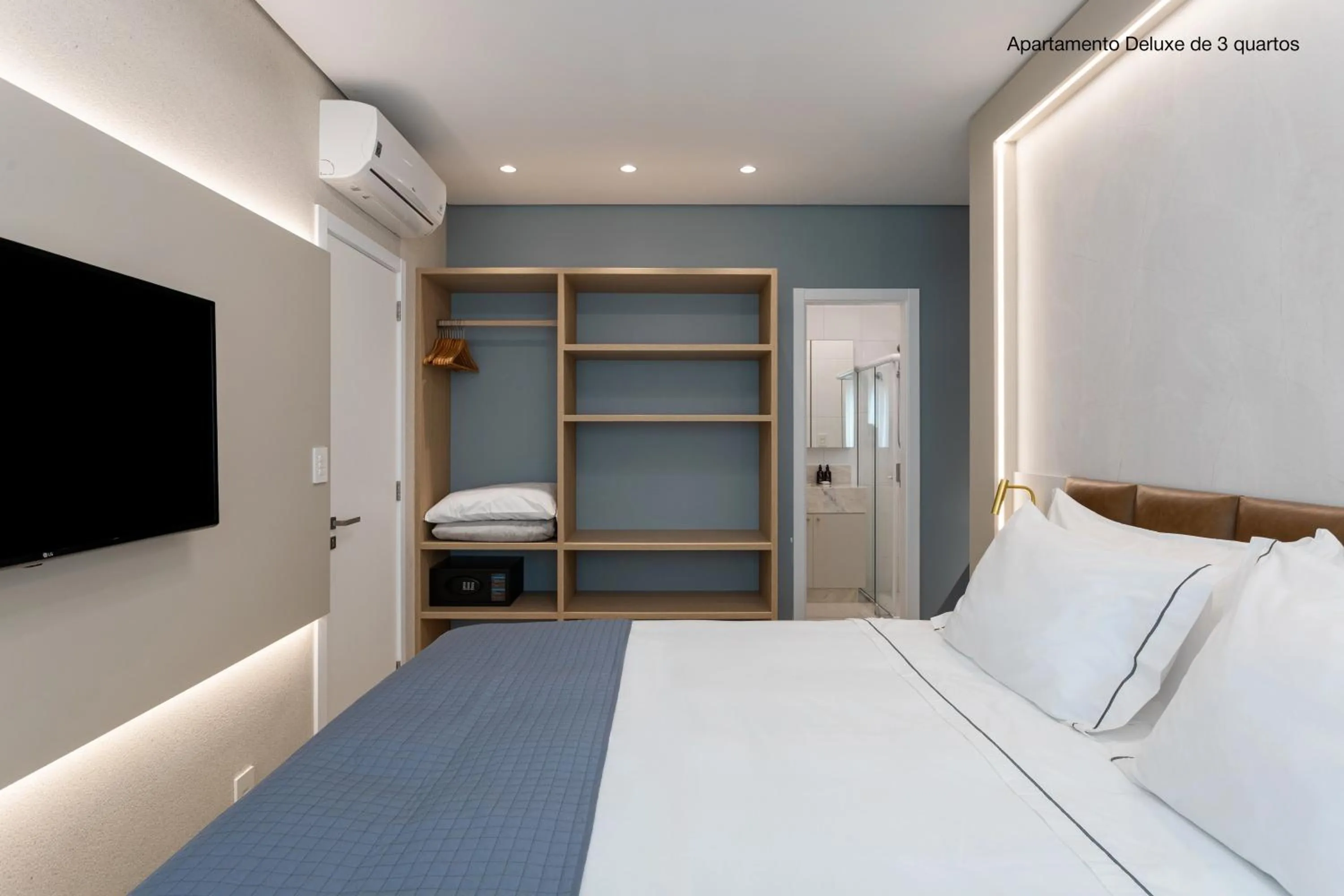 Bedroom, Bed in Santa Inn Hotel