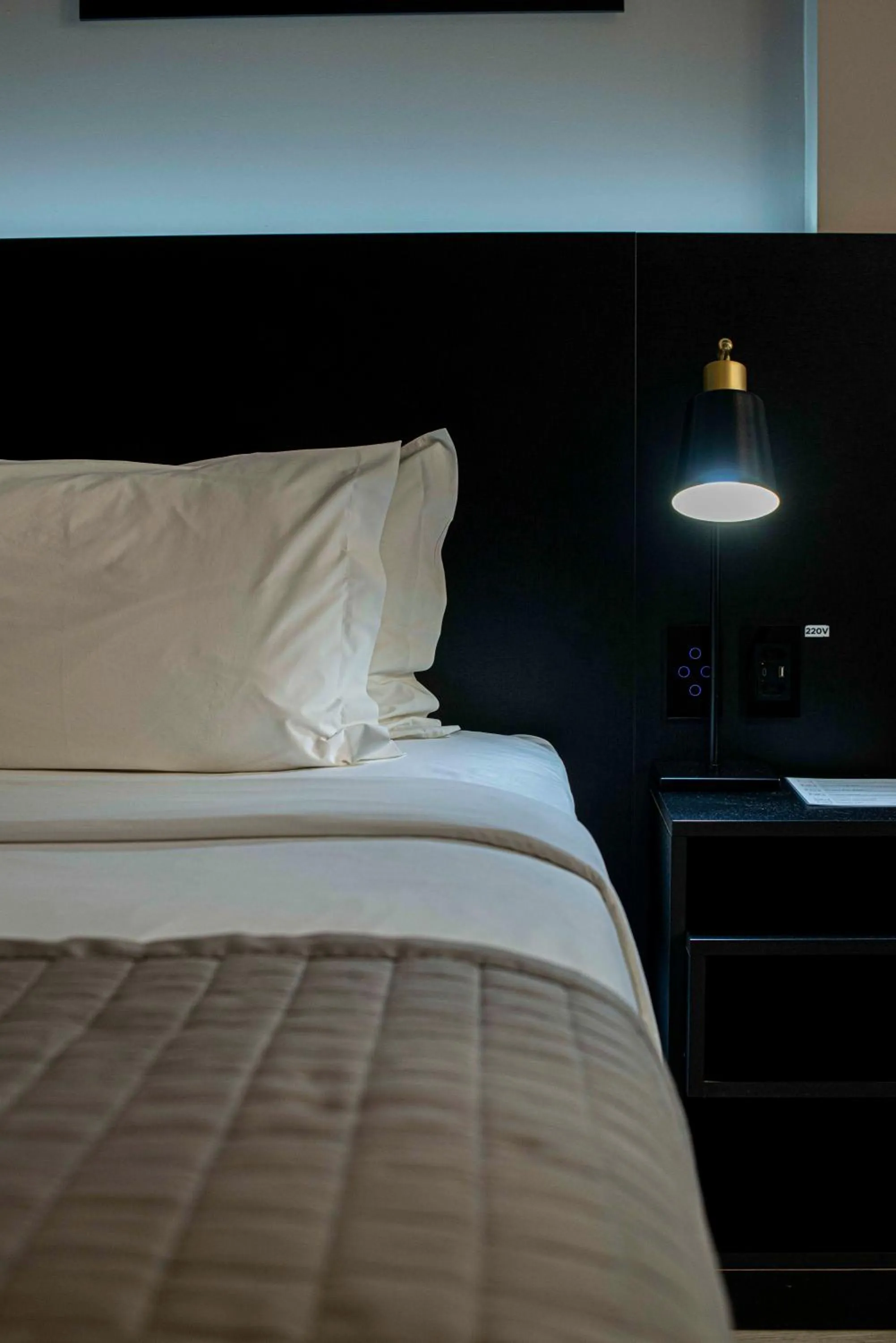 Bedroom, Bed in Santa Inn Hotel