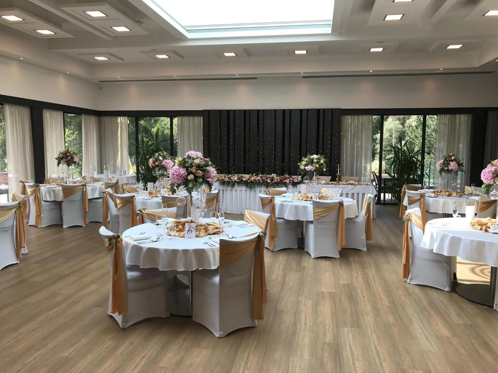 Restaurant/places to eat in Hotel Bartoš