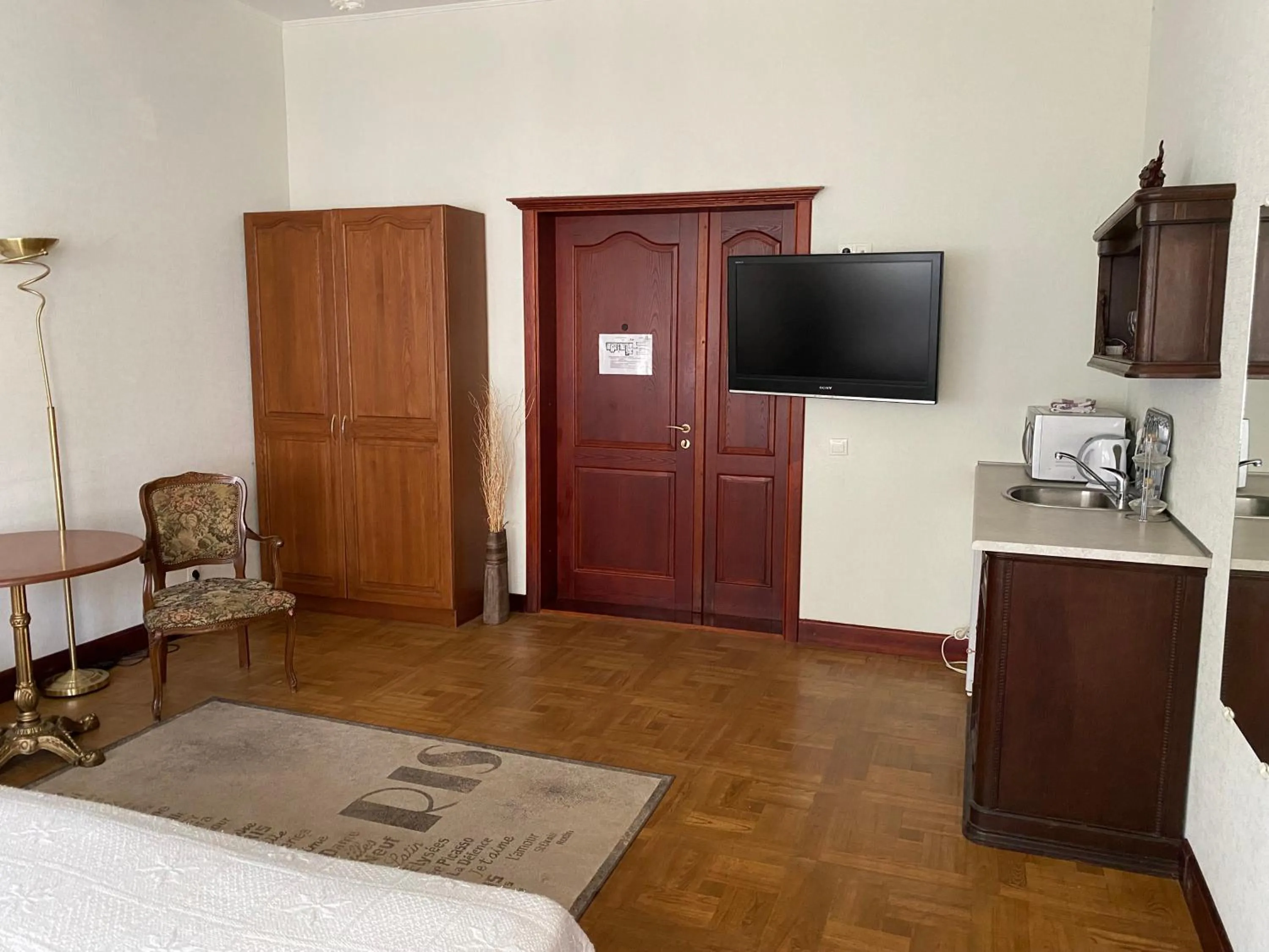 Kitchen or kitchenette, Bed in Hotel Kert FREE PARKING