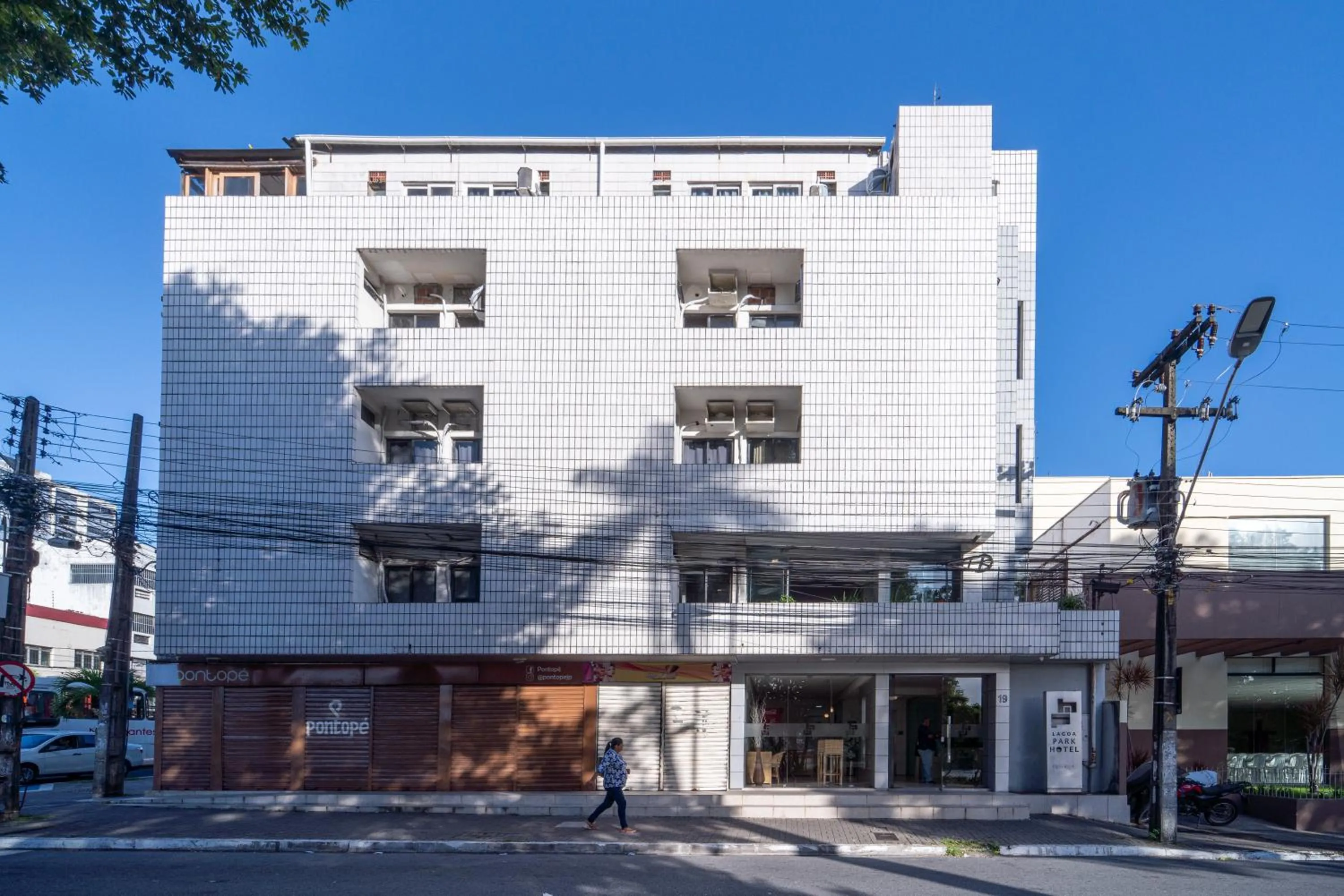 Property building in Lagoa Park Hotel