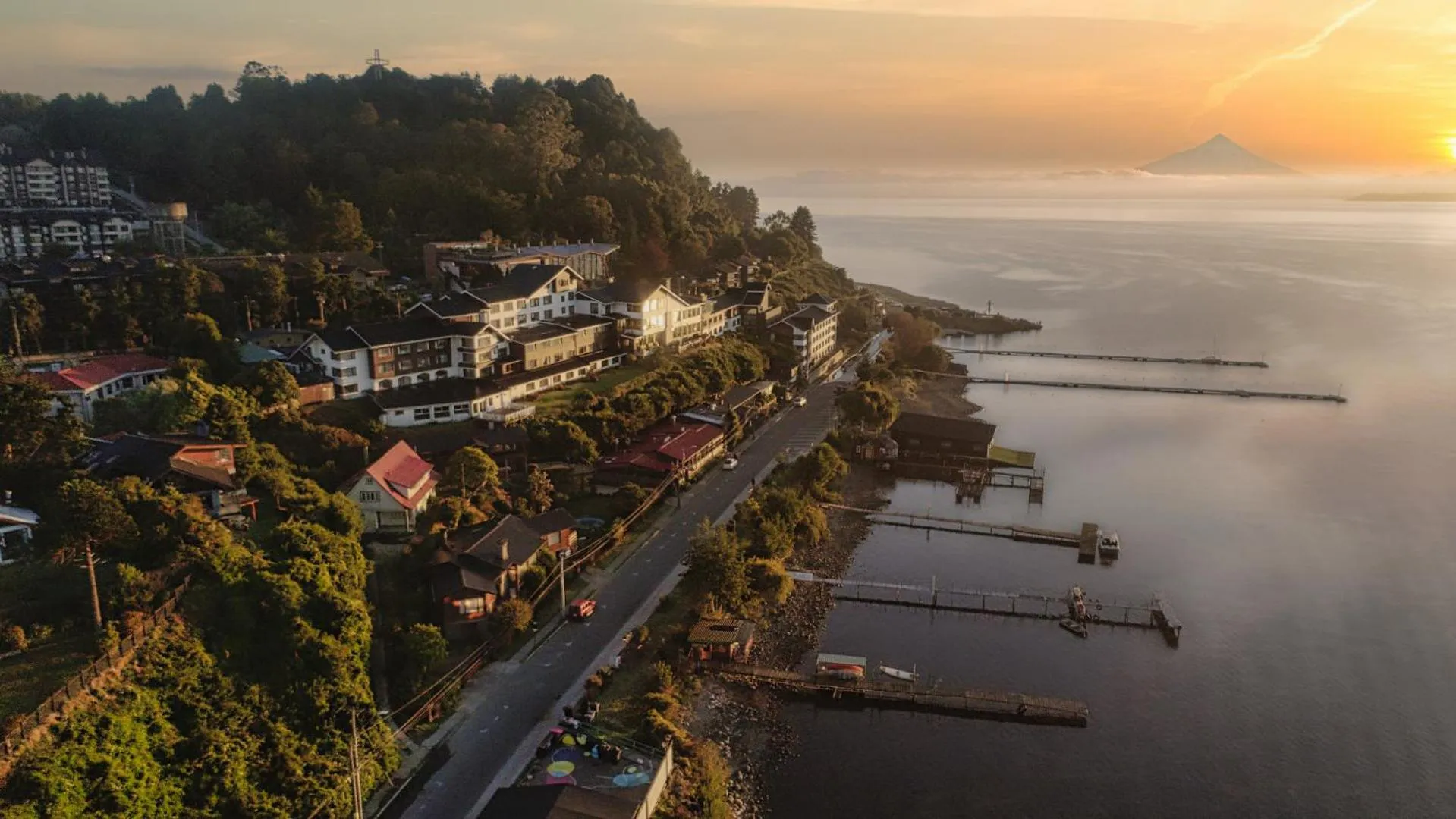 Property building in Hotel Cabaña Del Lago Puerto Varas