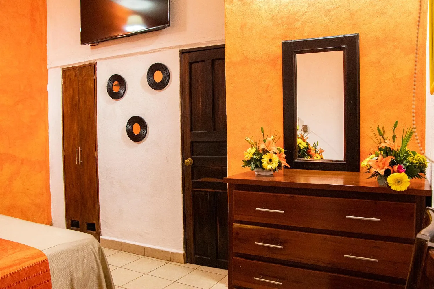Photo of the whole room, Bed in Hotel Posada De Roger - Near Los Muertos Beach
