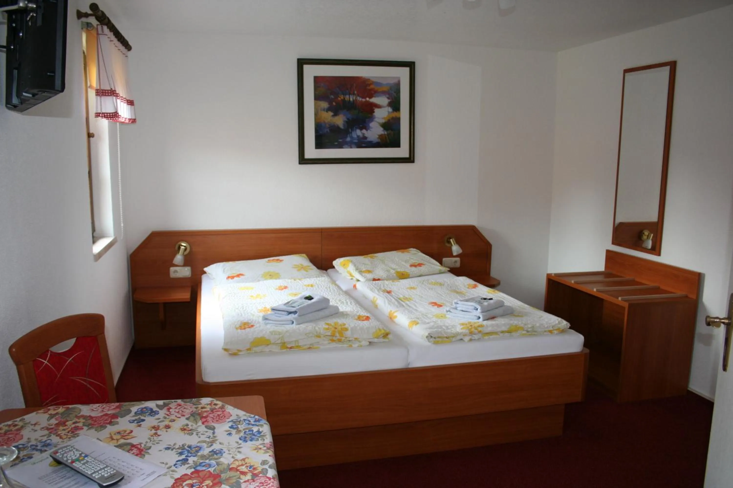 Bed in Gasthaus & Hotel Zur Linde