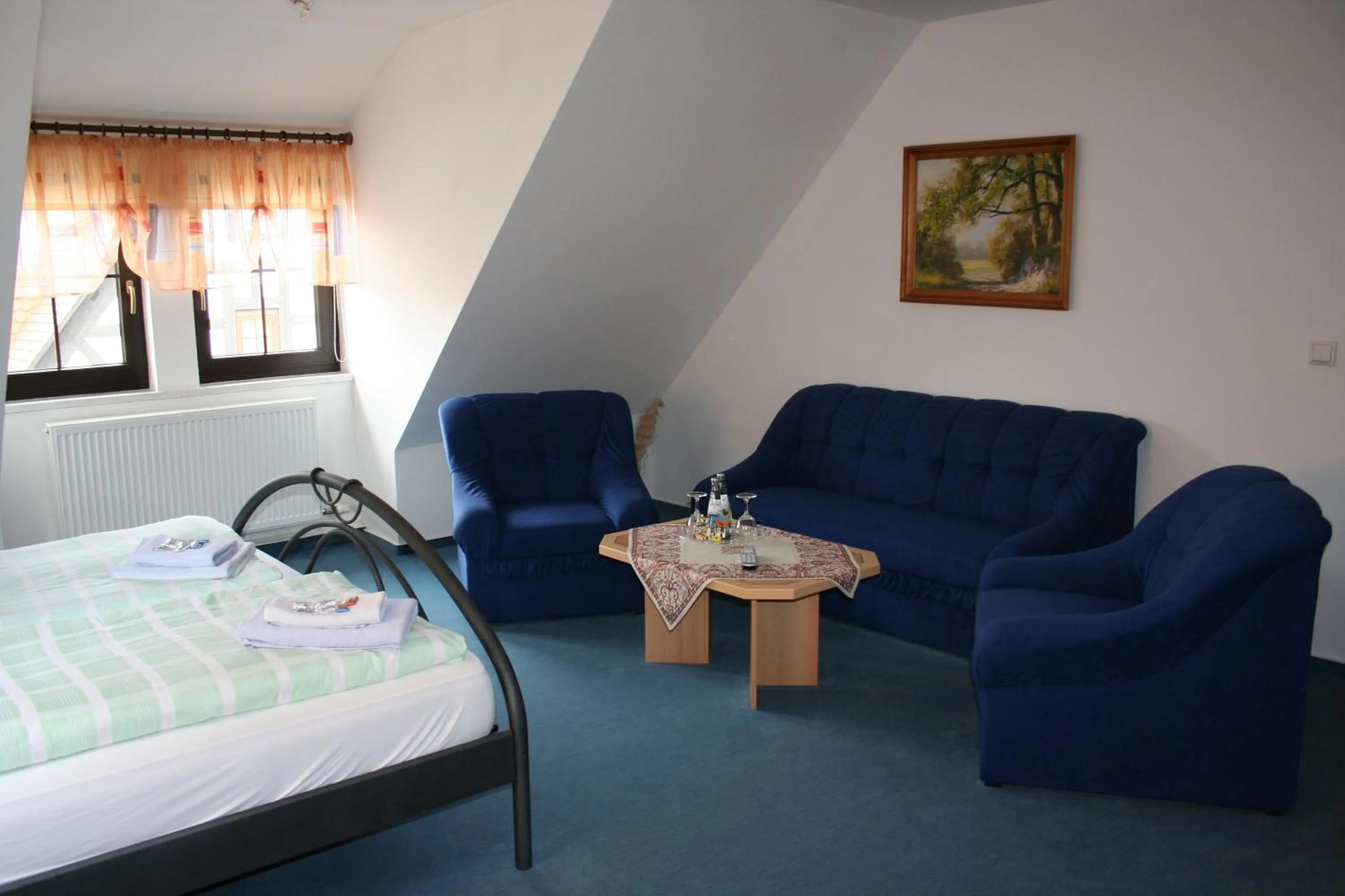 Bed in Gasthaus & Hotel Zur Linde