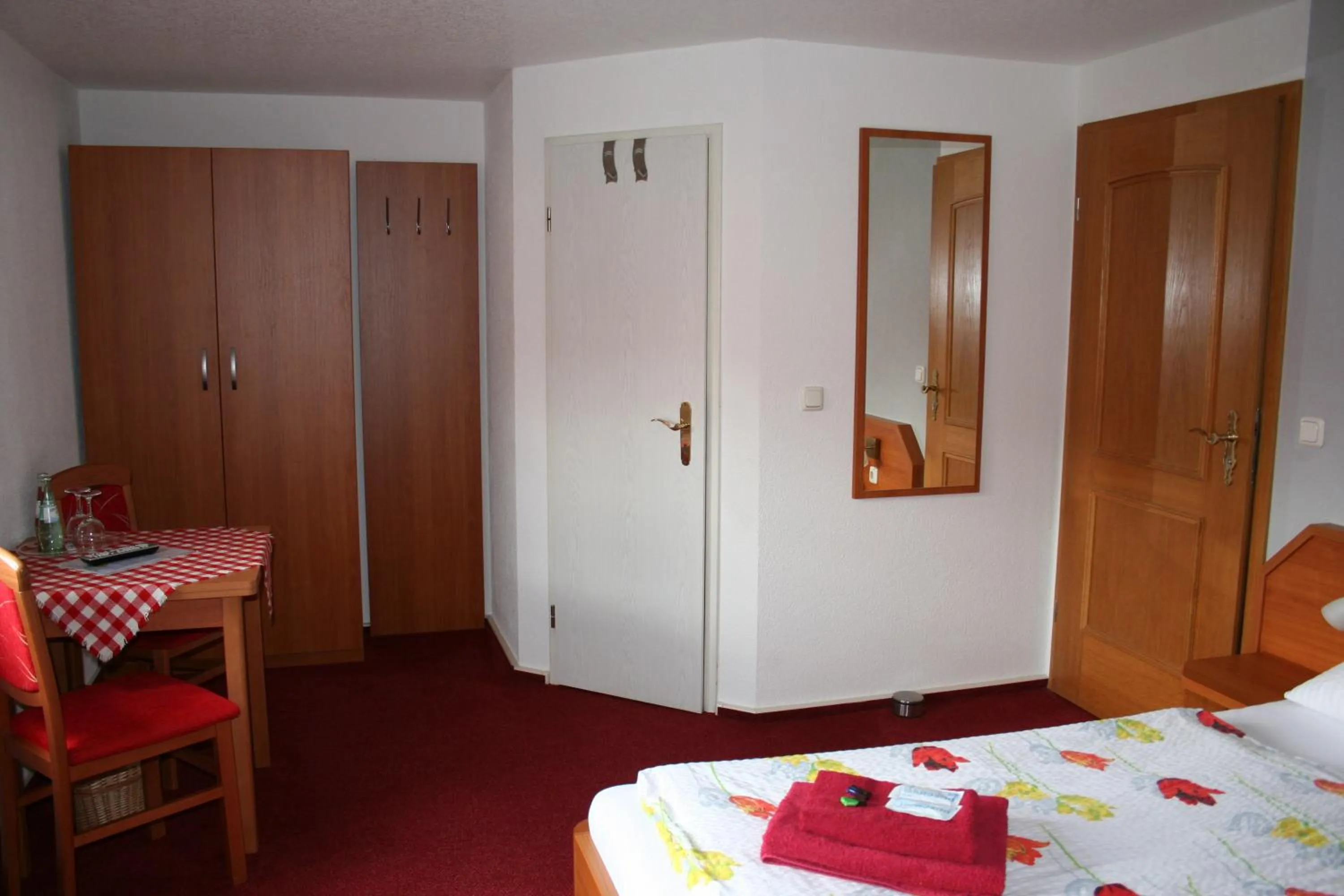 Bed in Gasthaus & Hotel Zur Linde