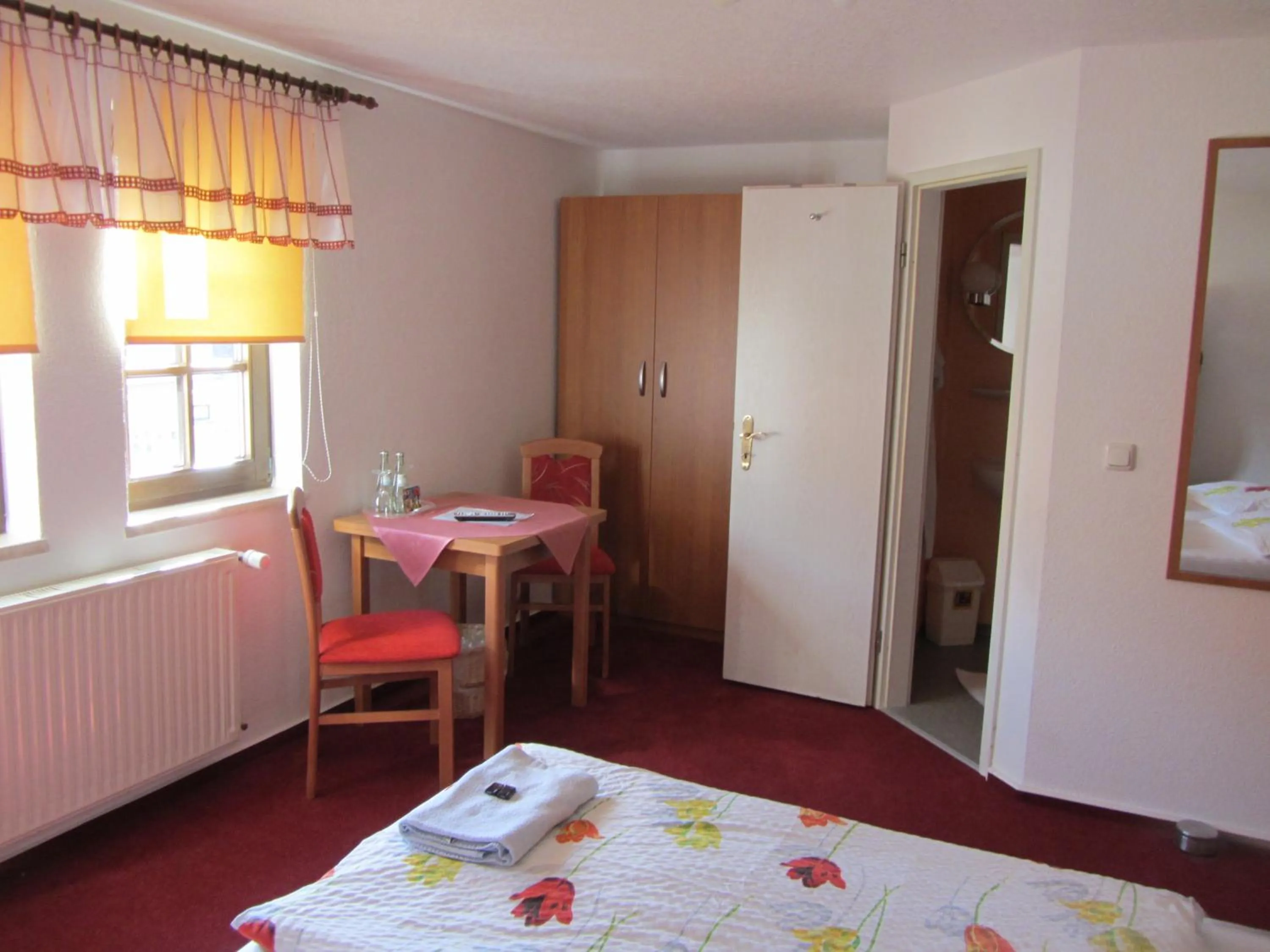 Decorative detail, Bed in Gasthaus & Hotel Zur Linde