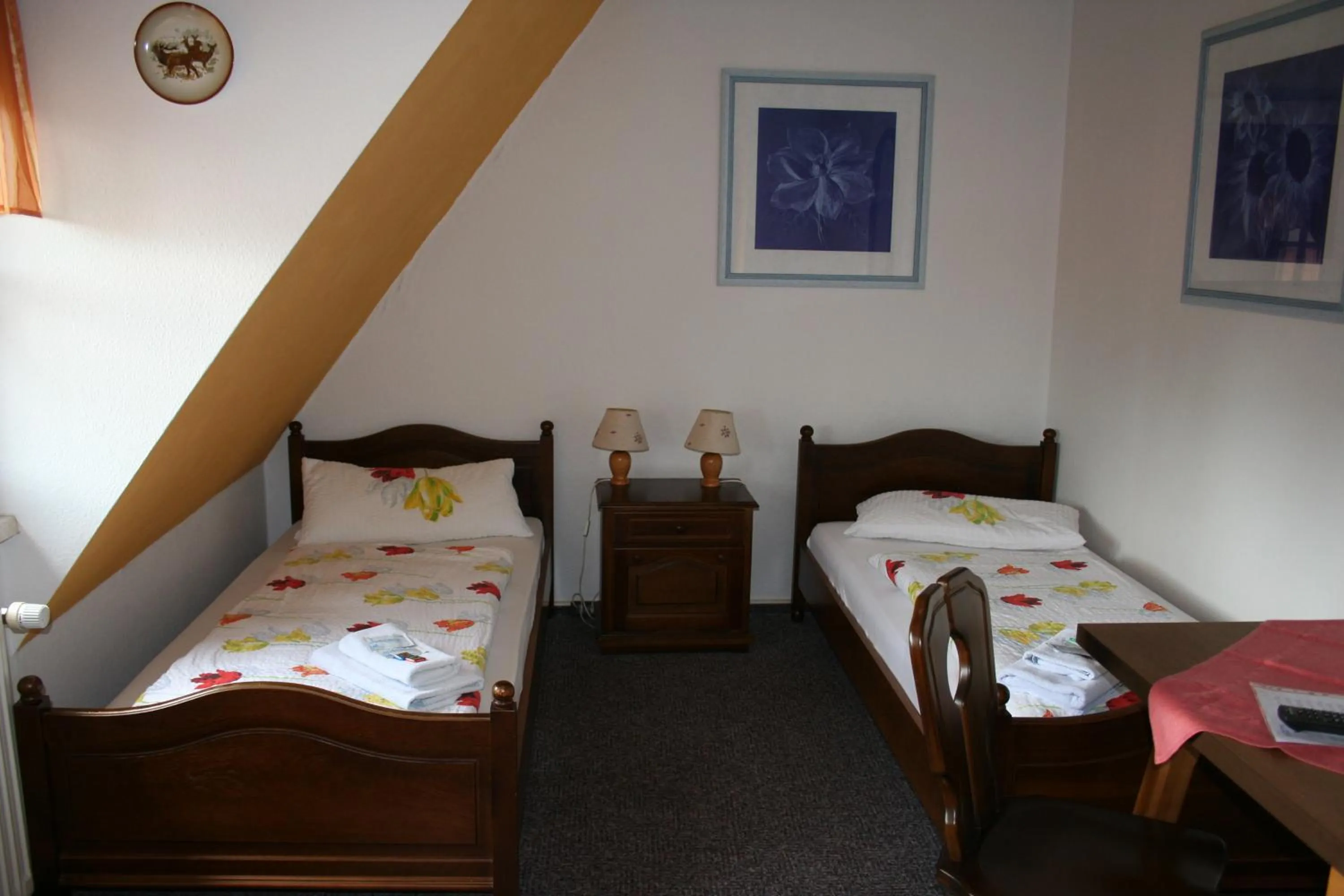 Bed in Gasthaus & Hotel Zur Linde