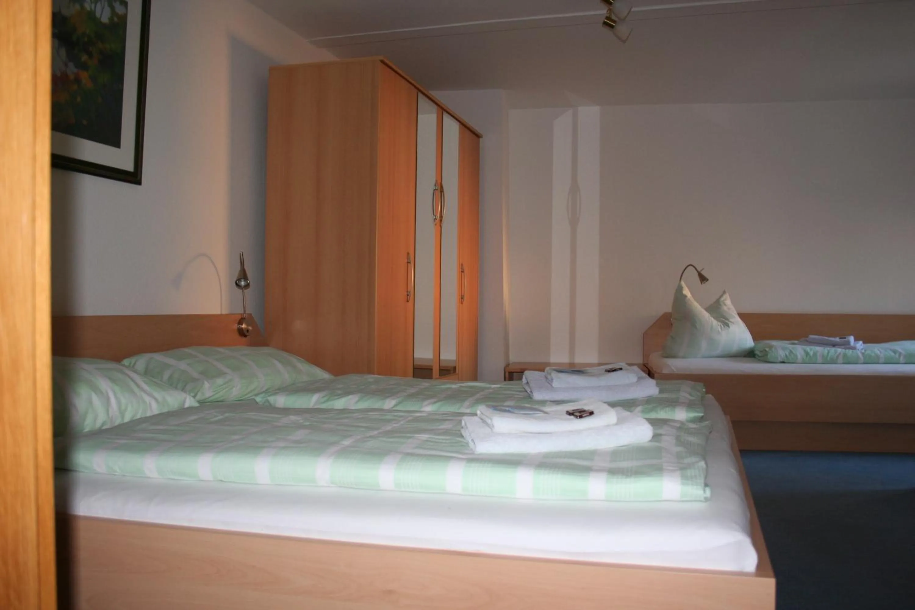 Bed in Gasthaus & Hotel Zur Linde