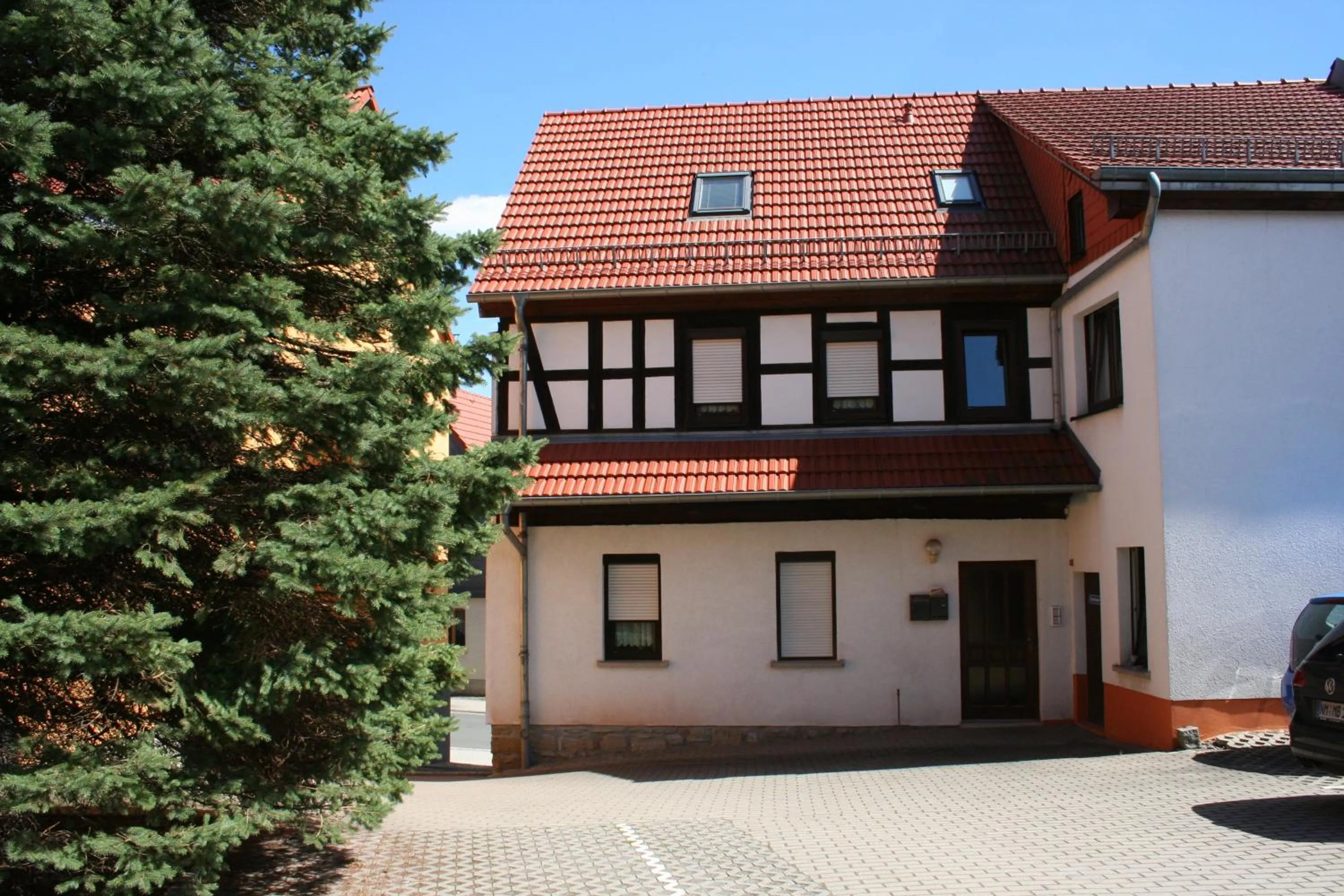 Facade/entrance in Gasthaus & Hotel Zur Linde