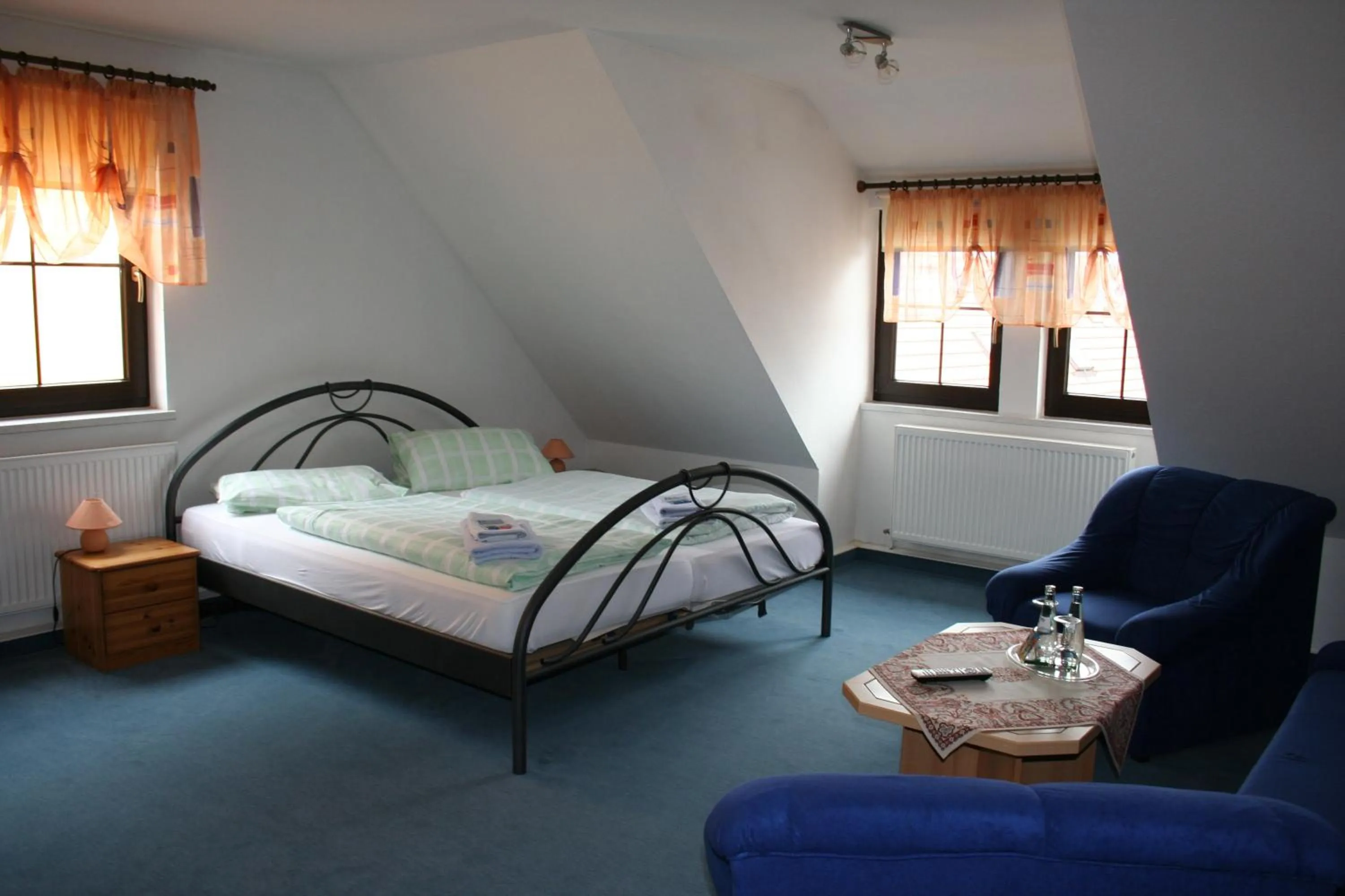 Living room, Bed in Gasthaus & Hotel Zur Linde