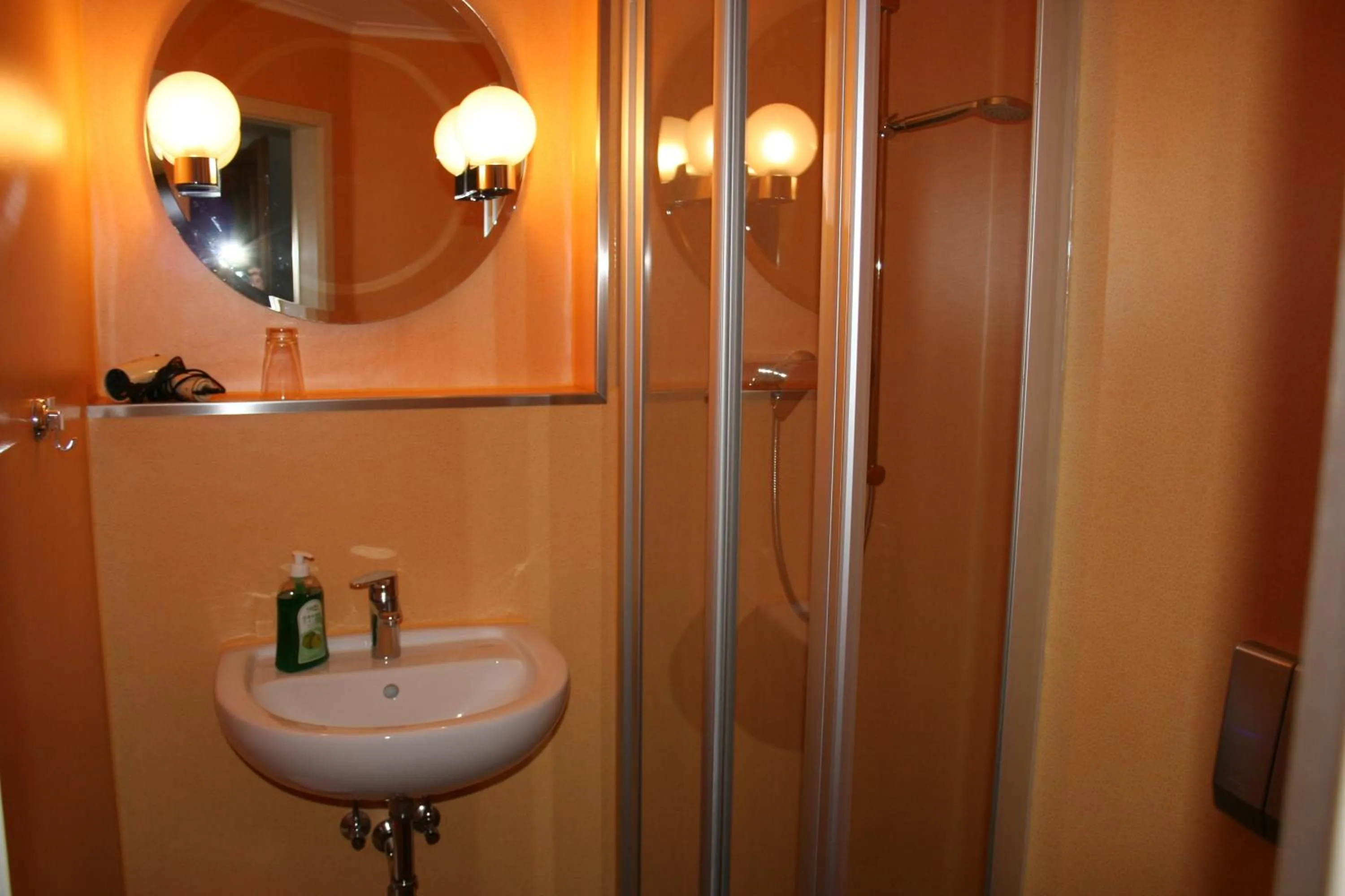Bathroom in Gasthaus & Hotel Zur Linde