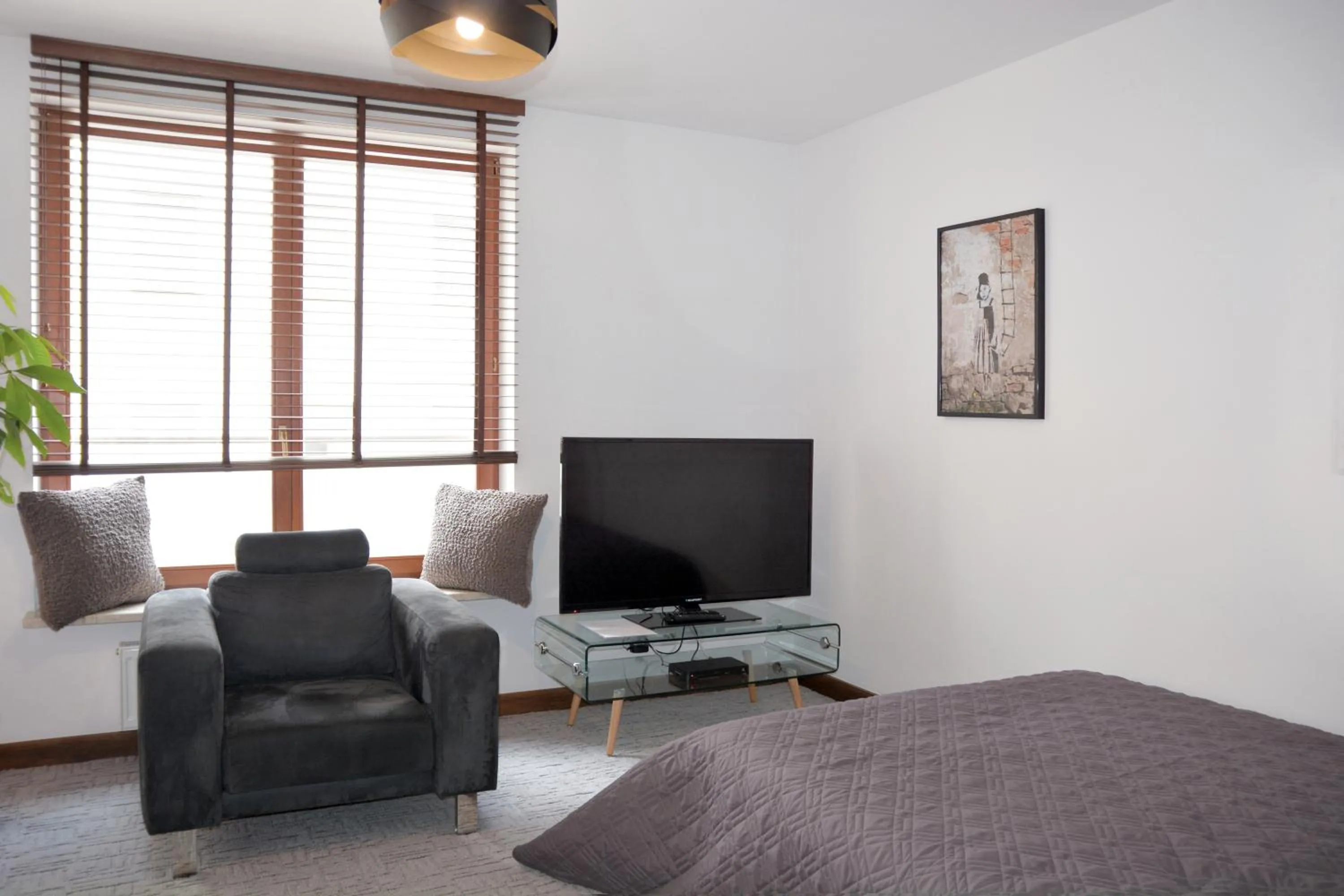 TV and multimedia, Bed in Szucha Apartments