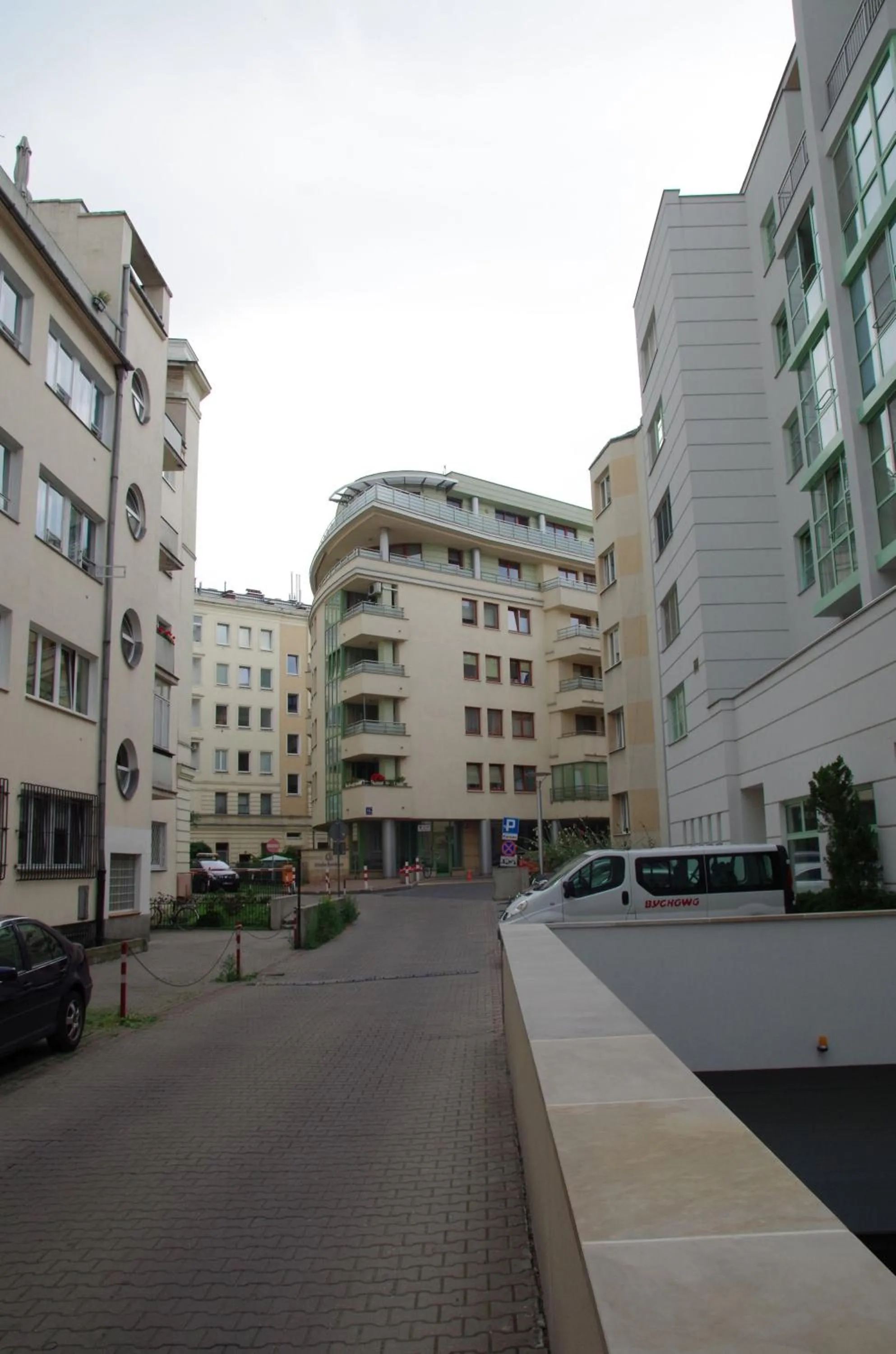 Property building in Szucha Apartments