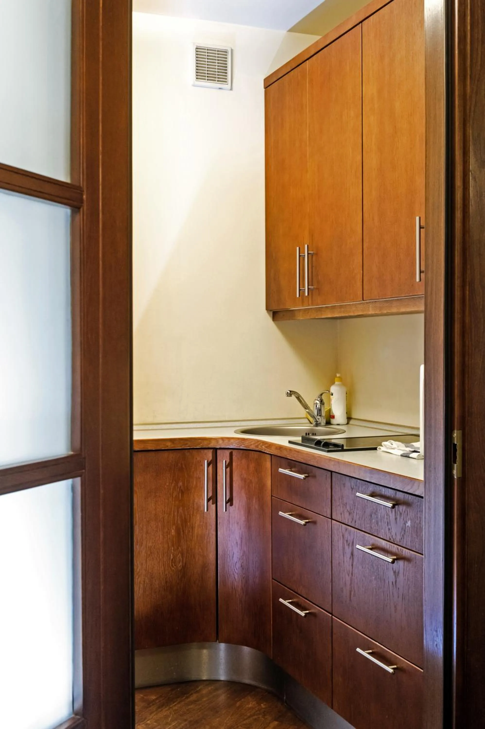 Kitchen or kitchenette in Szucha Apartments