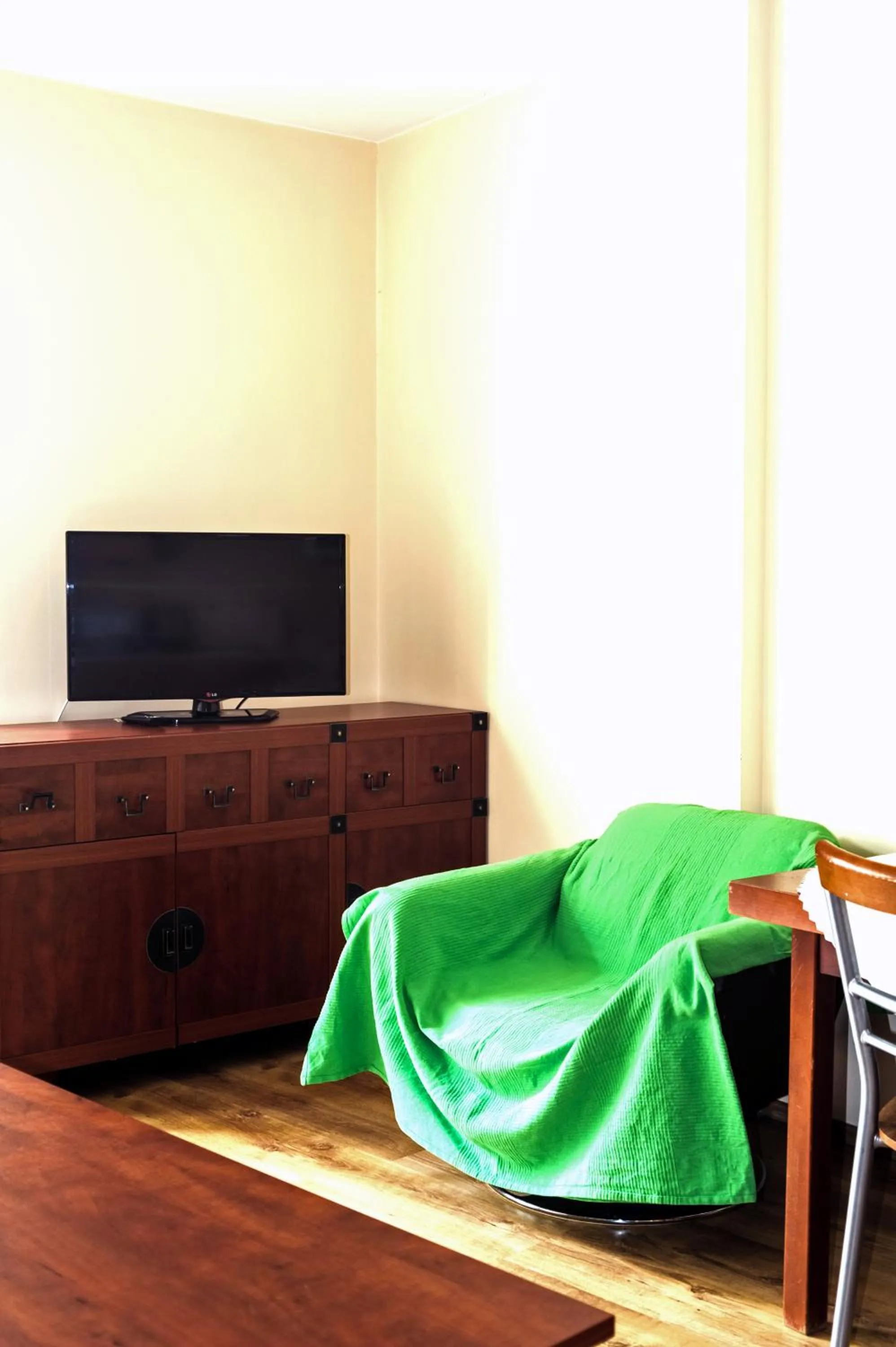 TV and multimedia in Szucha Apartments