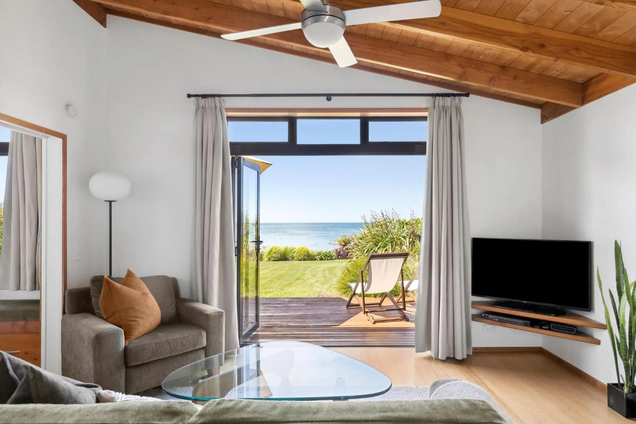 Adrift In Golden Bay- Absolute Beachfront Villas