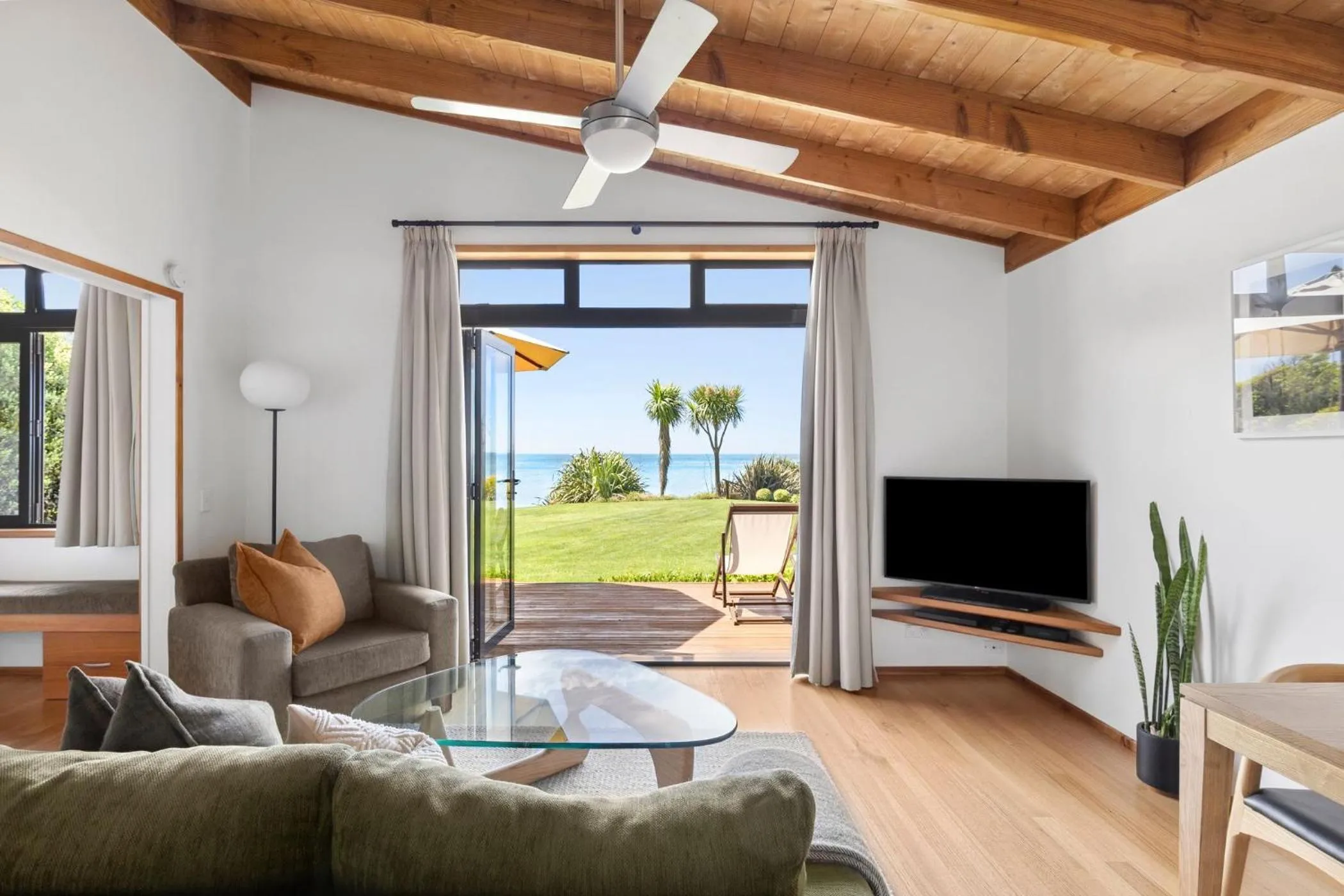 Adrift In Golden Bay- Absolute Beachfront Villas