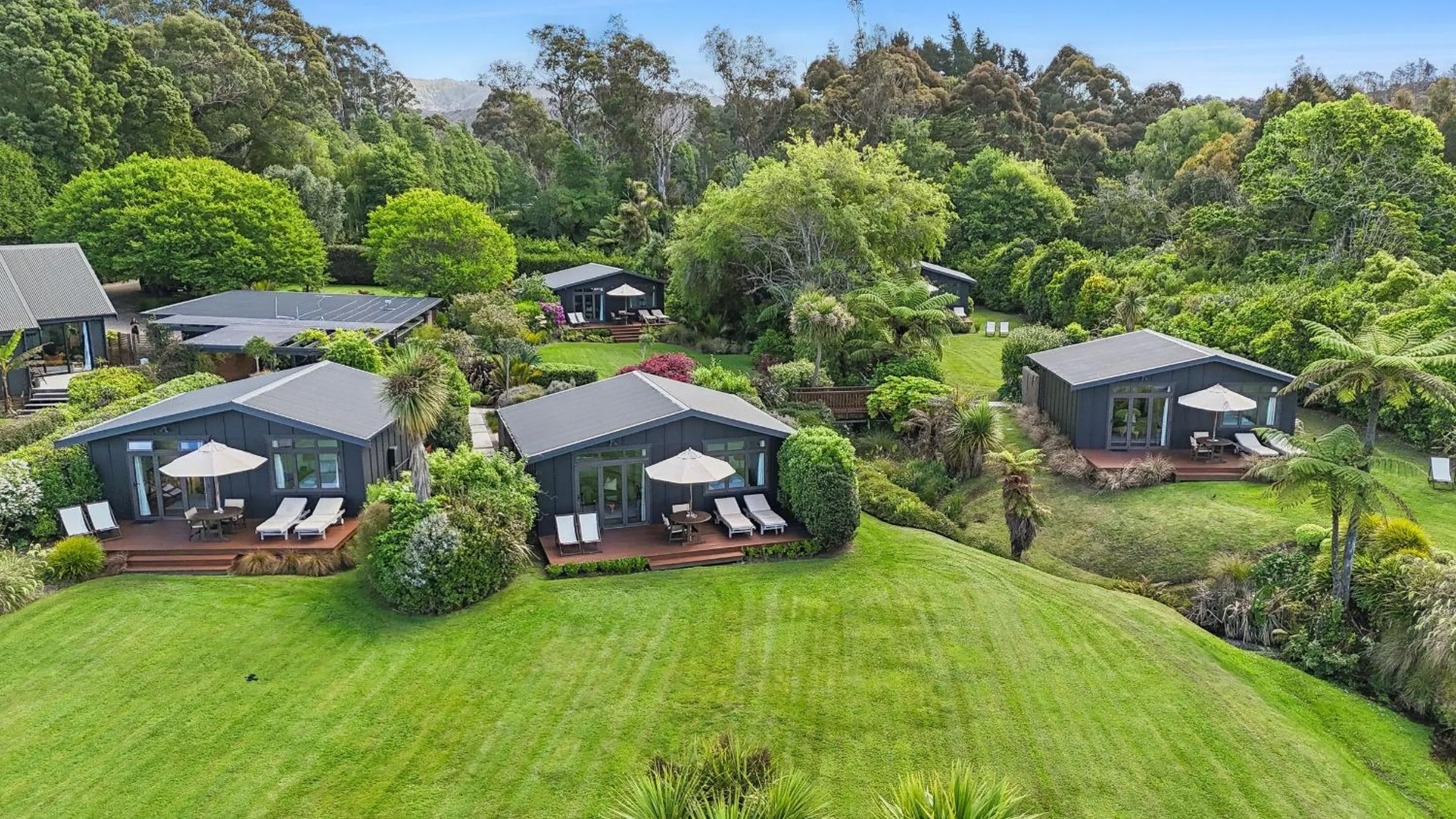 Adrift In Golden Bay- Absolute Beachfront Villas