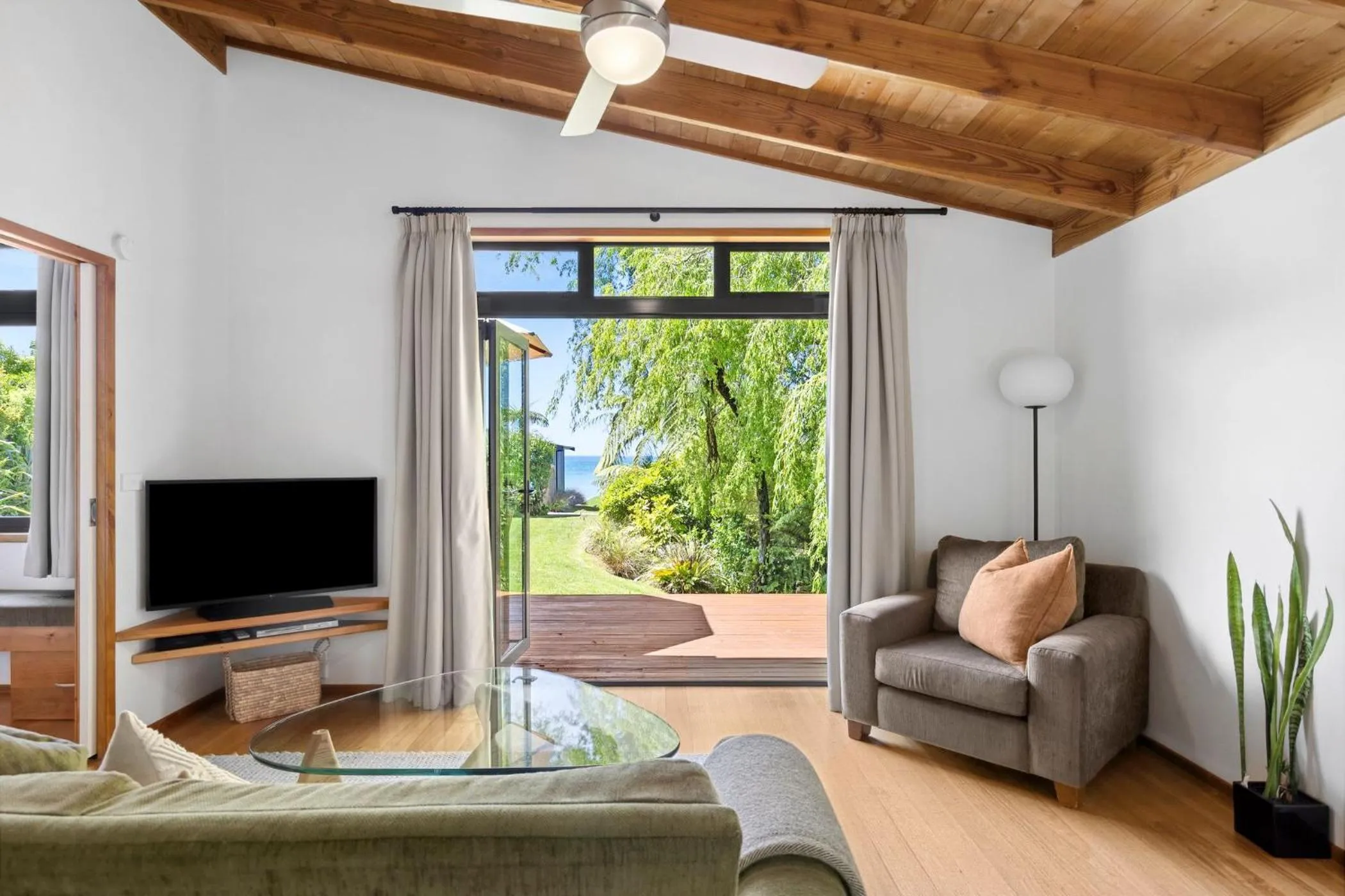 Adrift In Golden Bay- Absolute Beachfront Villas