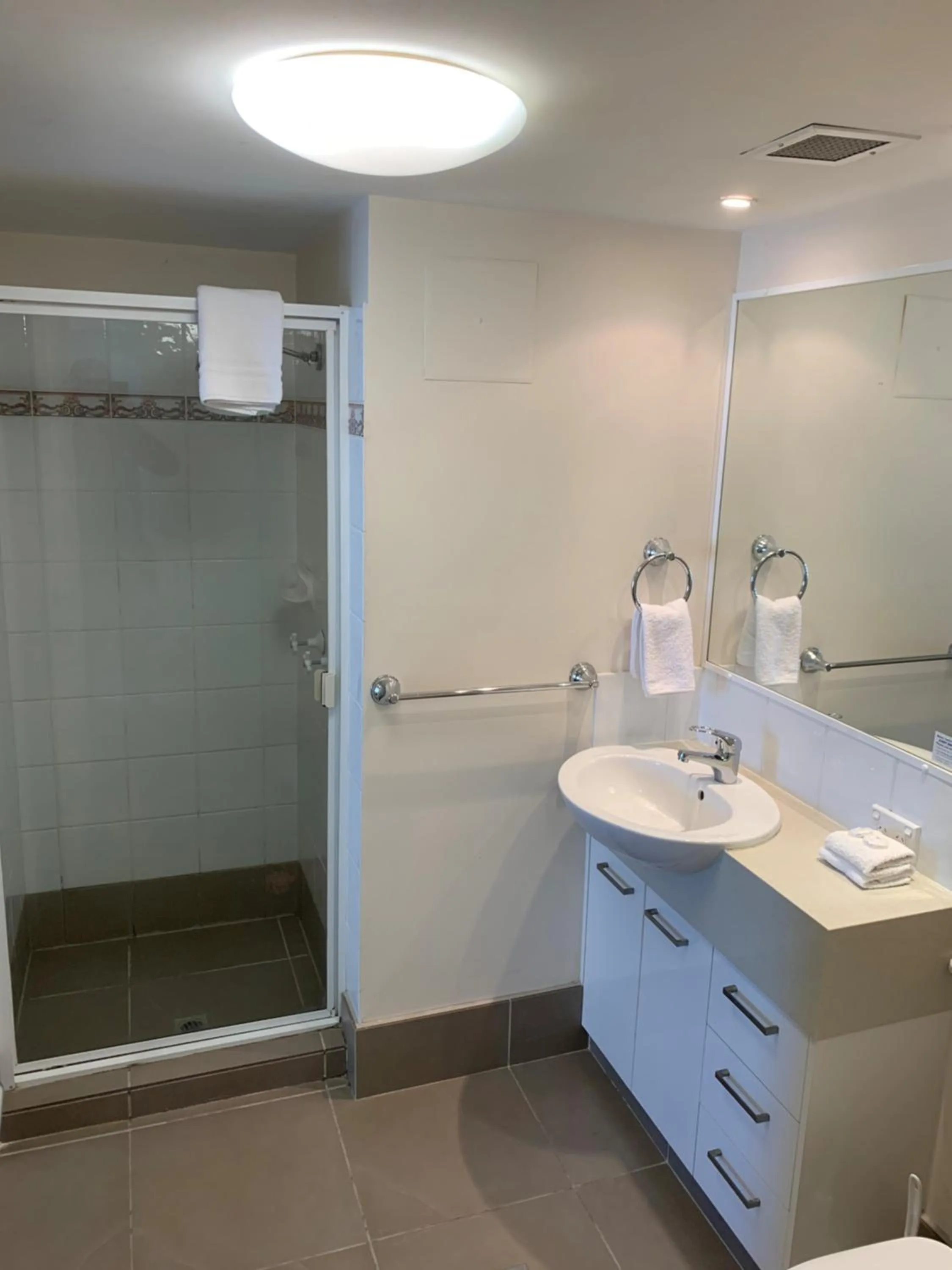 Bathroom in Emerald Sands Holiday Apartments
