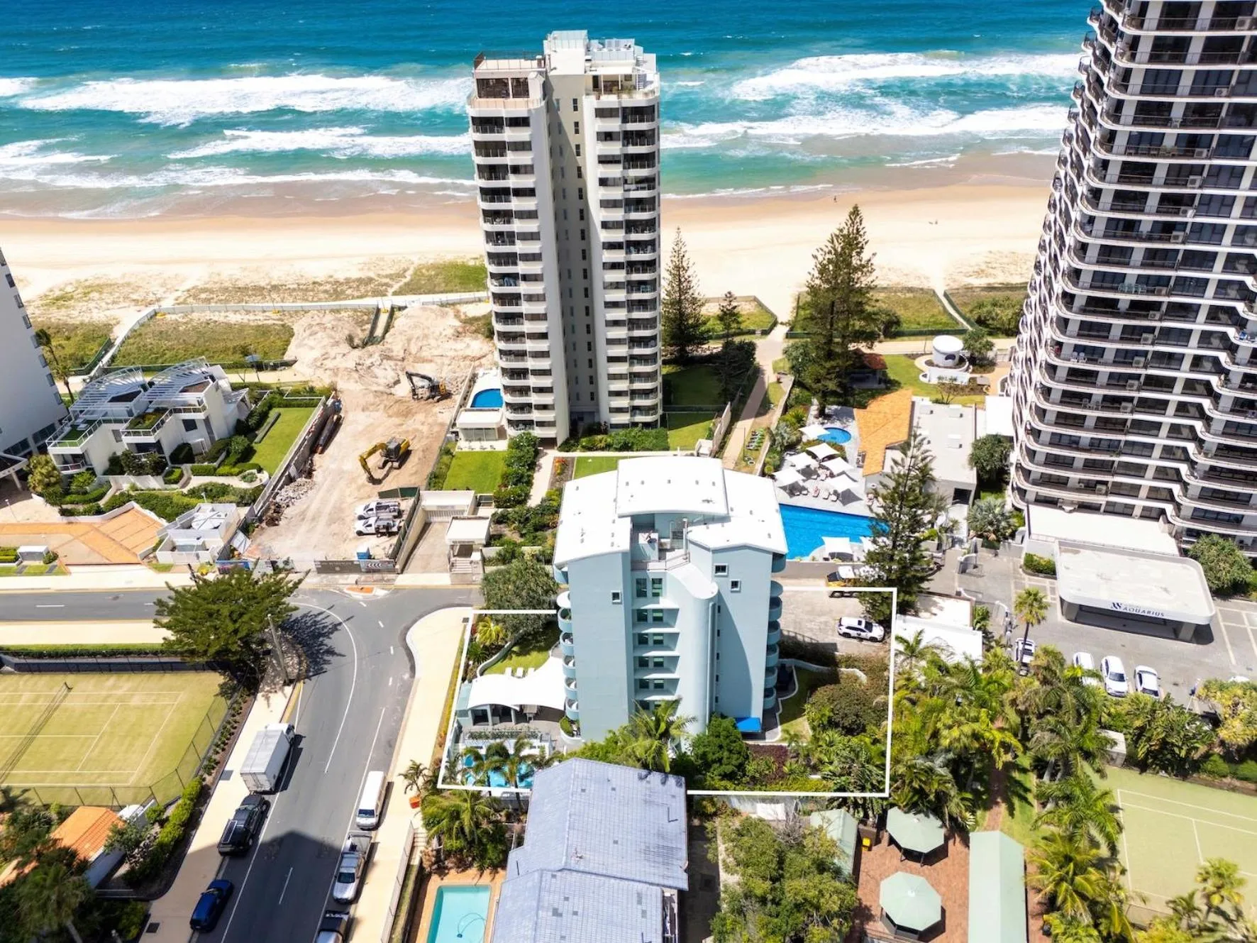 Property building in Emerald Sands Holiday Apartments