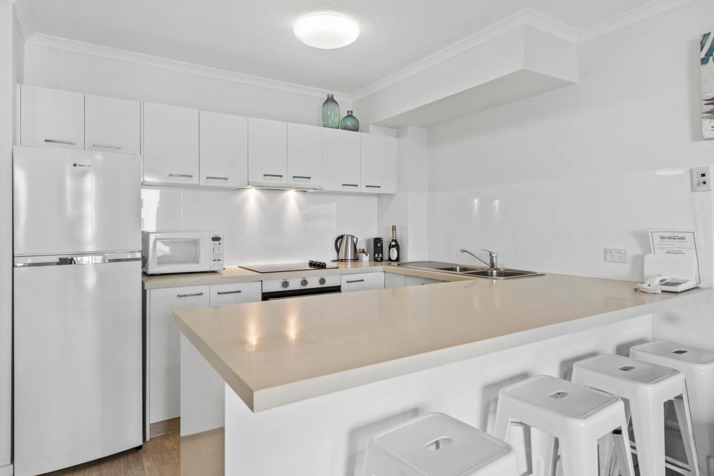 microwave in Emerald Sands Holiday Apartments