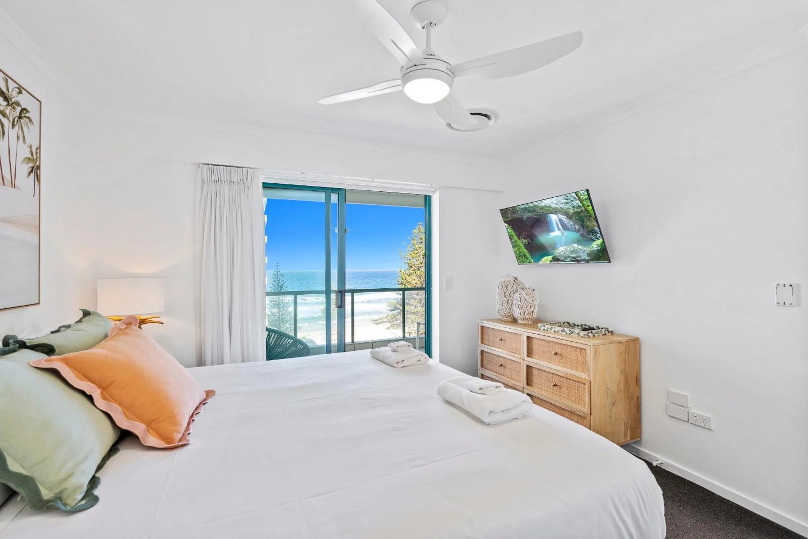 Bed in Emerald Sands Holiday Apartments