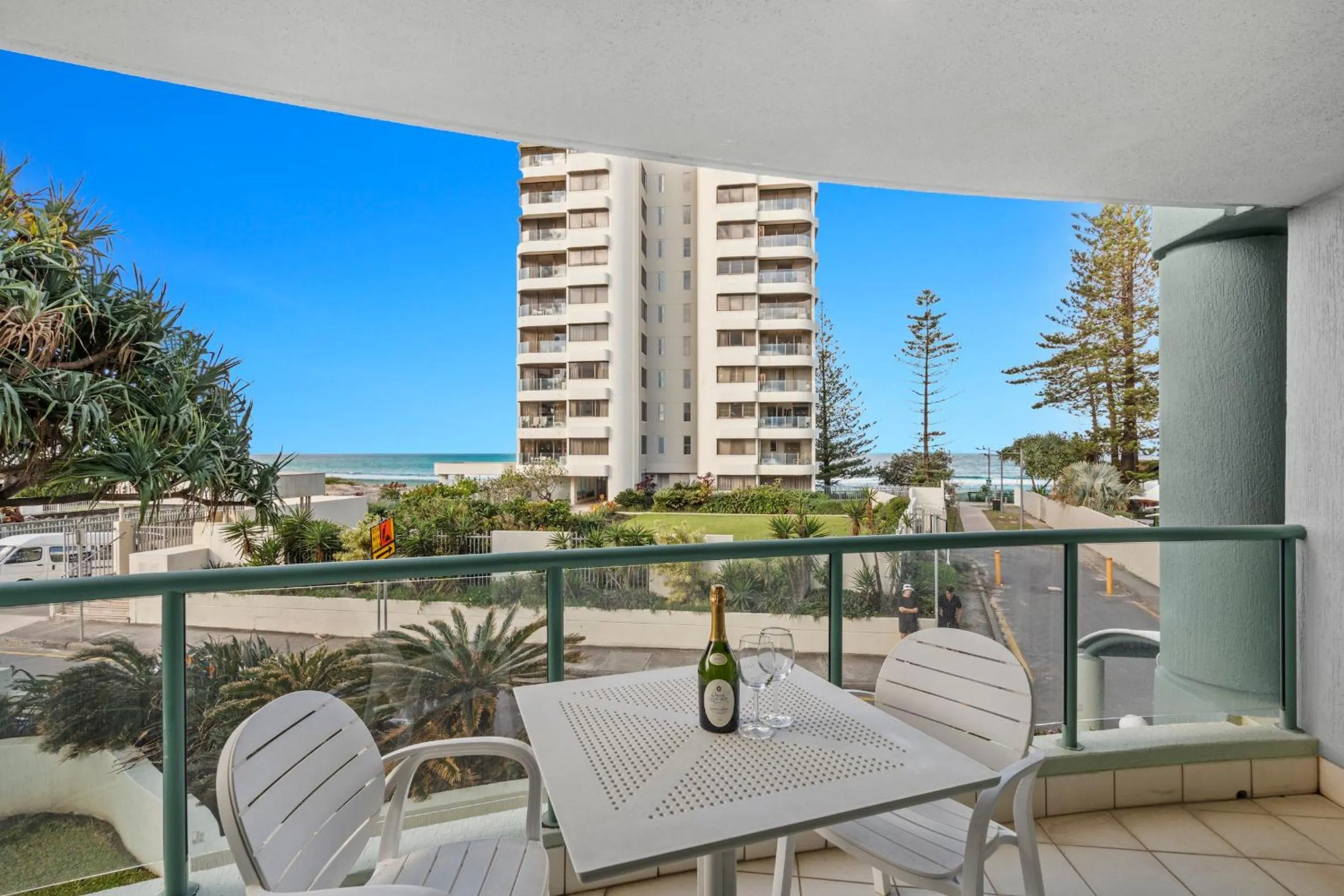 Day in Emerald Sands Holiday Apartments