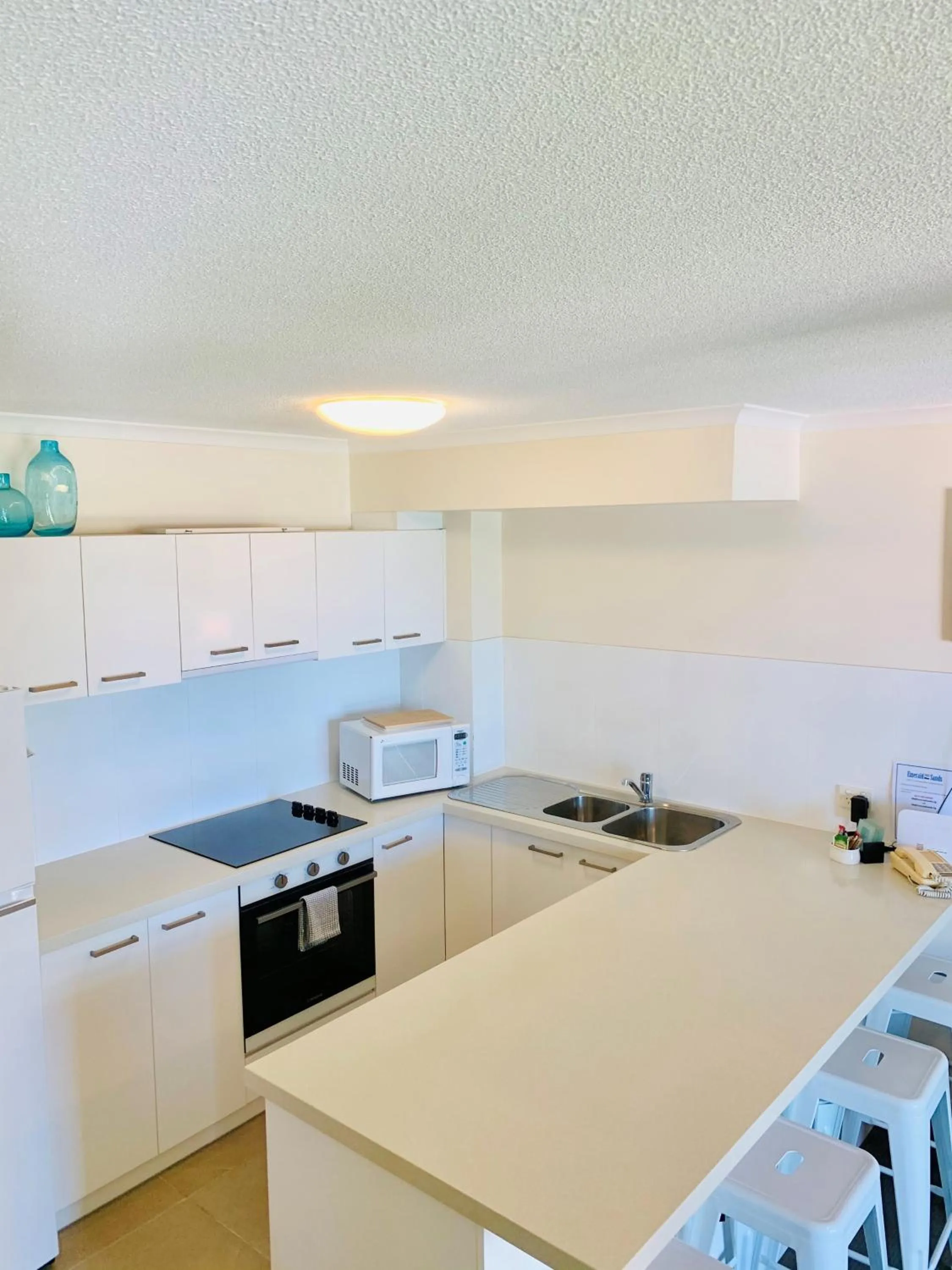 Kitchen or kitchenette in Emerald Sands Holiday Apartments