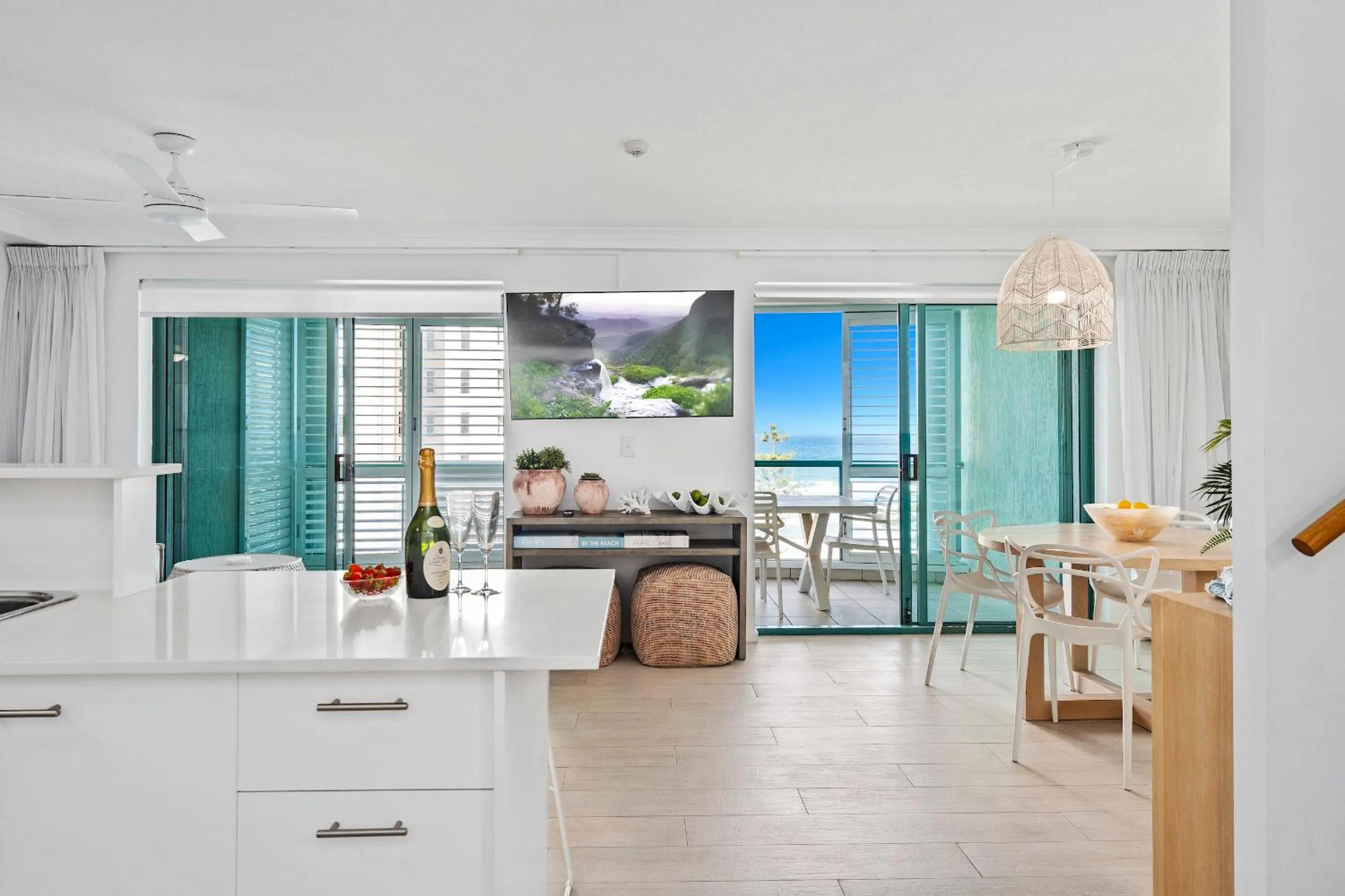 TV and multimedia in Emerald Sands Holiday Apartments