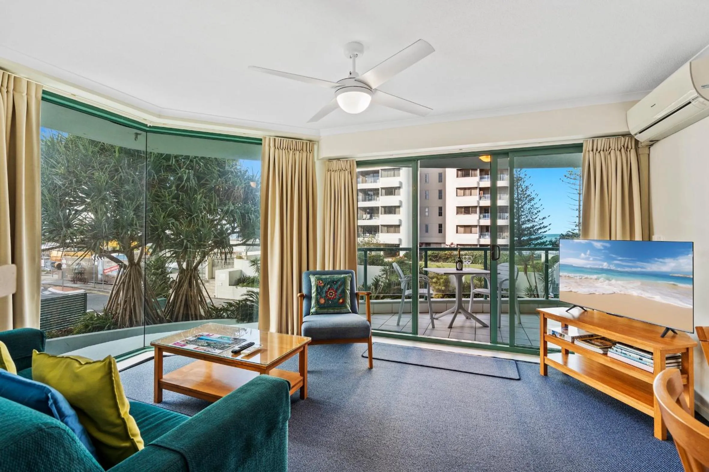 TV and multimedia in Emerald Sands Holiday Apartments