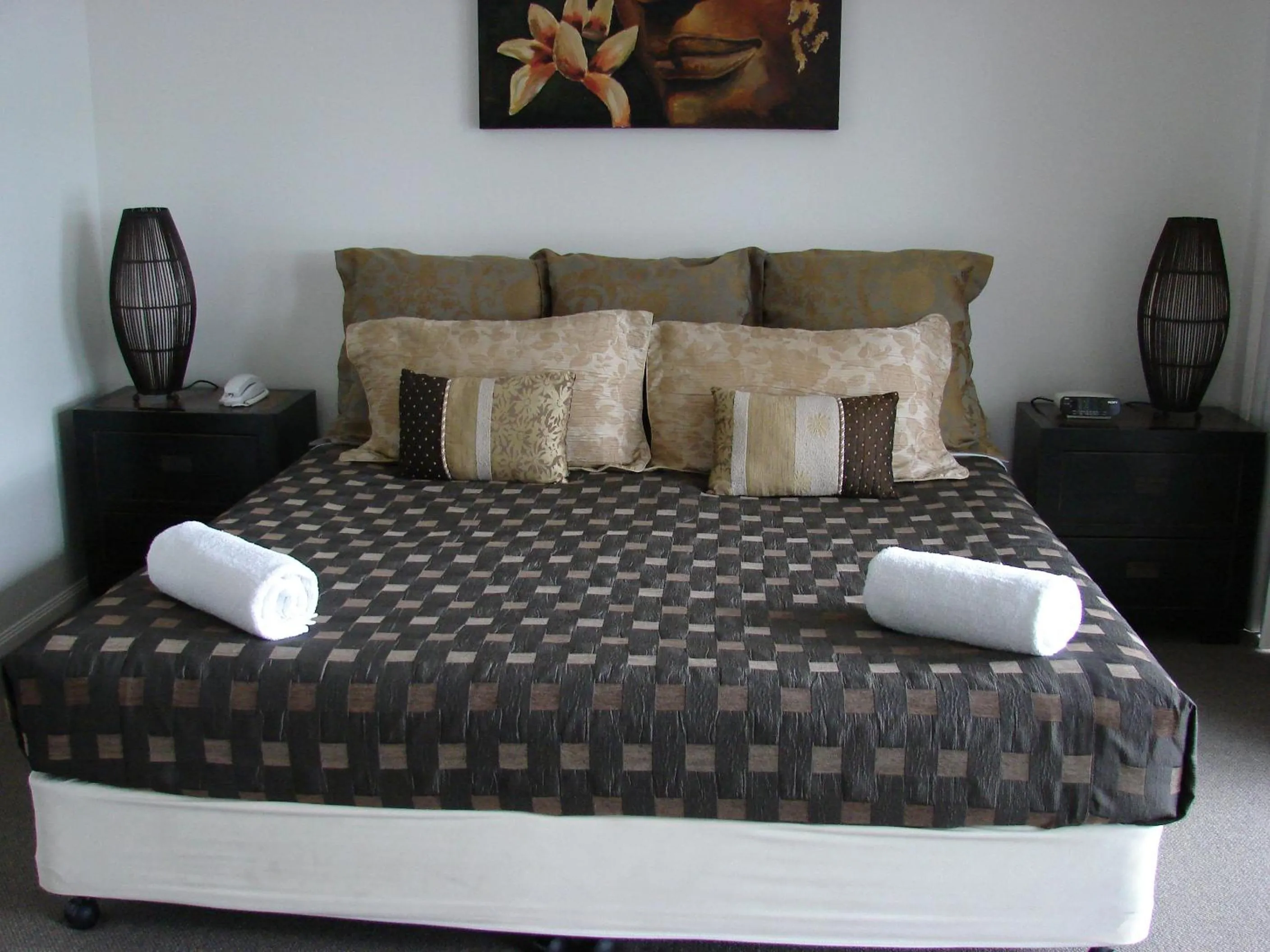 Bed in Portside Noosa Waters