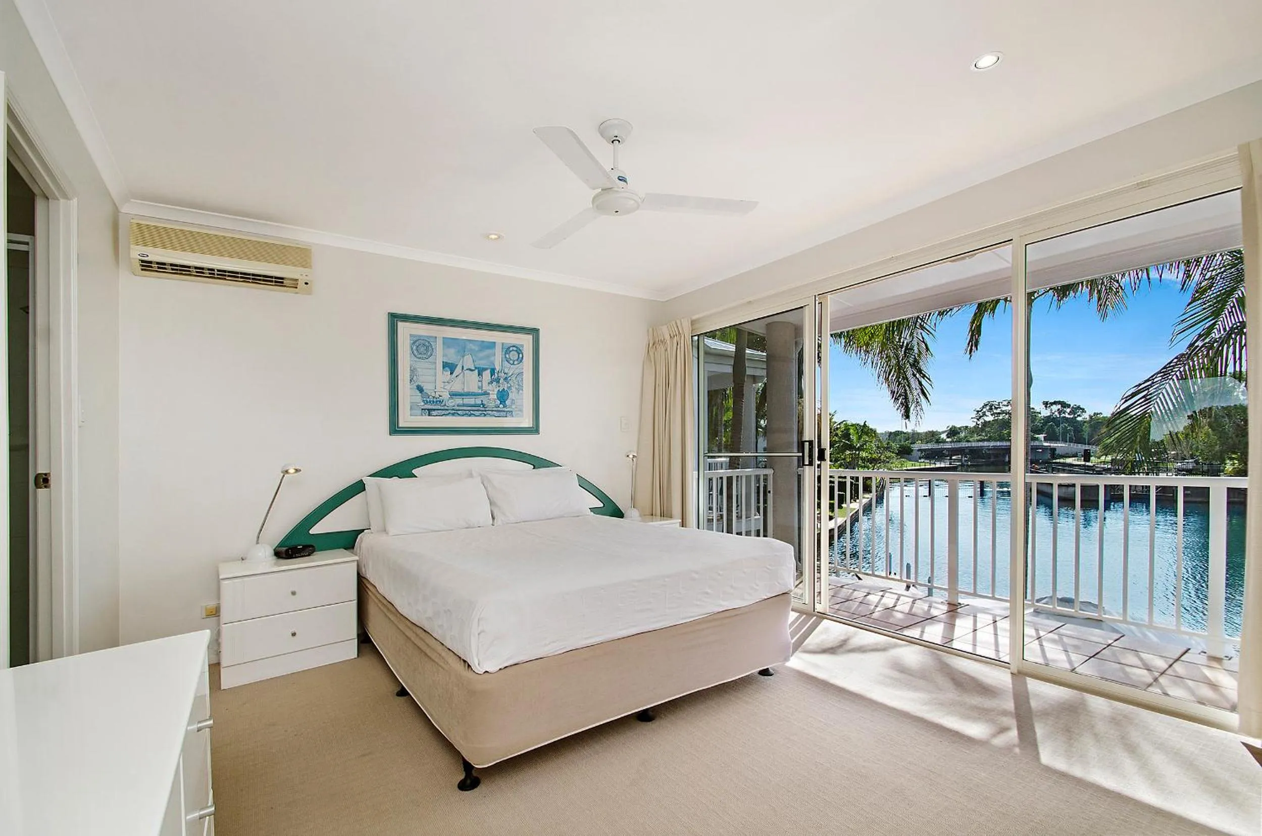 Day, Bed in Portside Noosa Waters