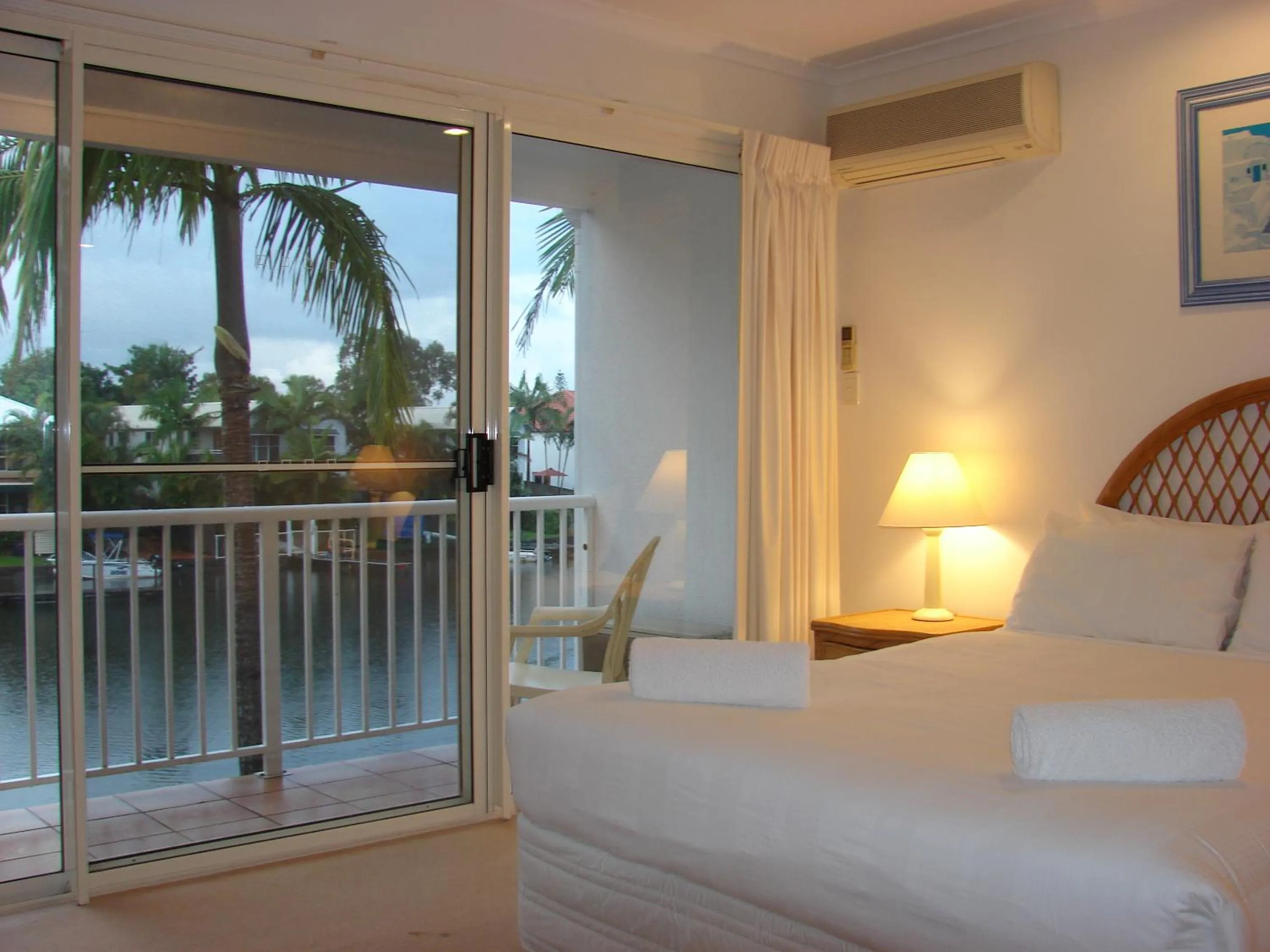 Decorative detail, Bed in Portside Noosa Waters