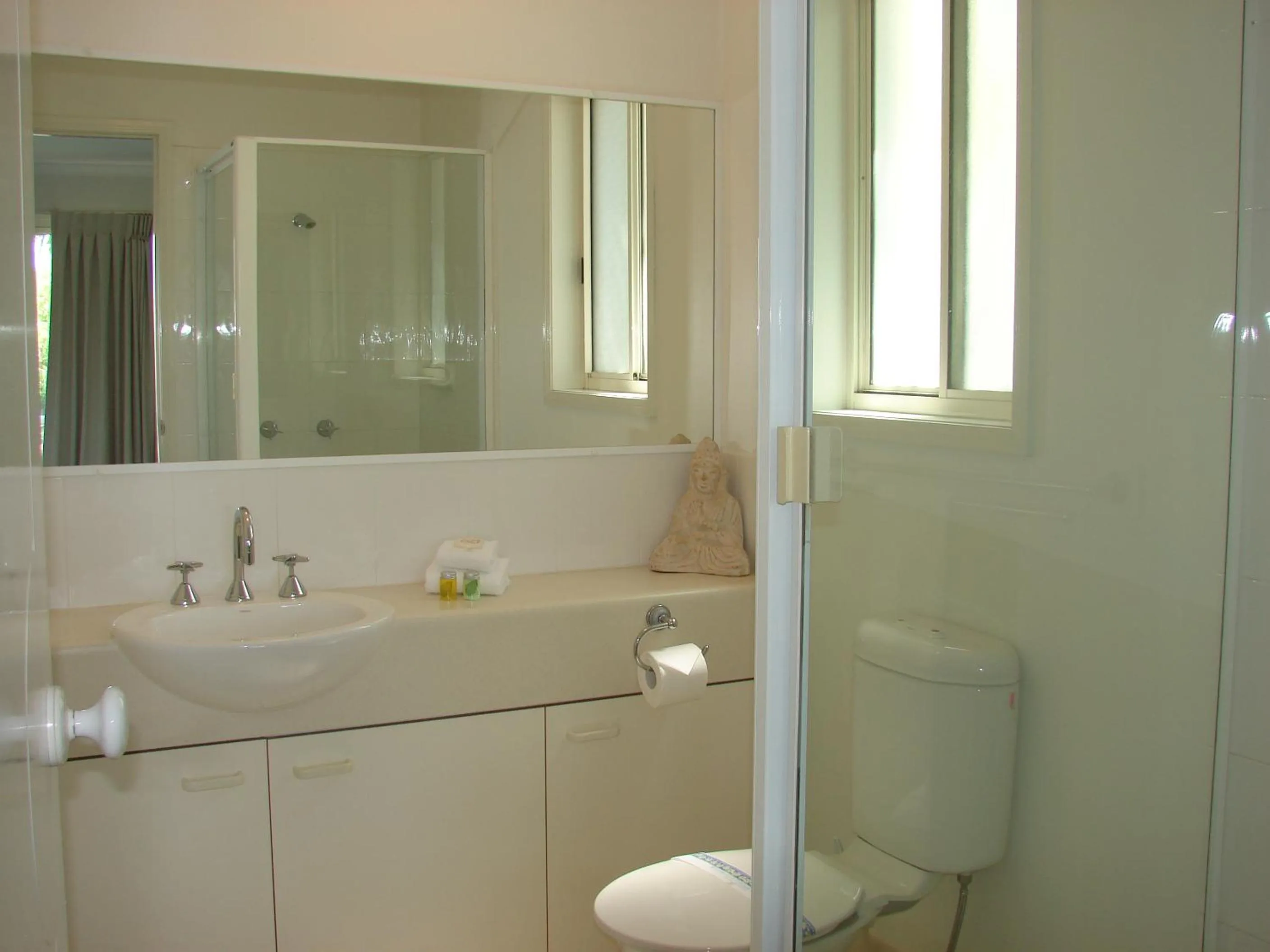 Toilet in Portside Noosa Waters