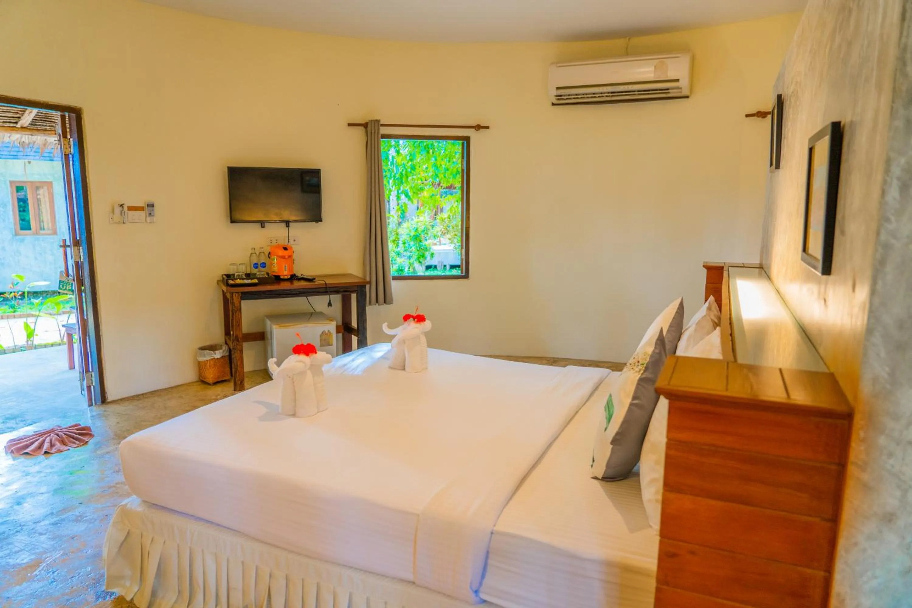 Bed in The Tropical Beach Resort