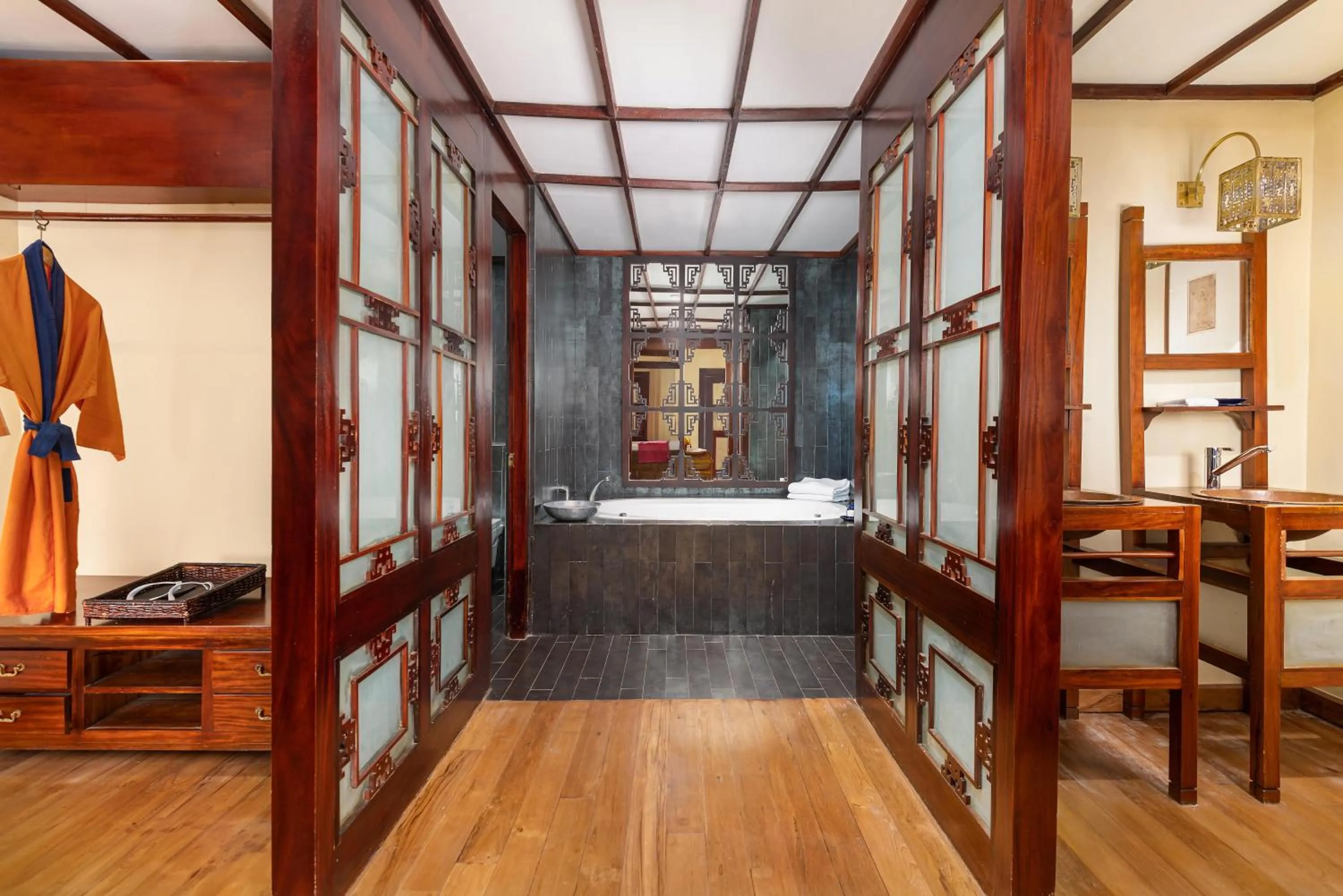 Bathroom, Bed in Jetwing Lighthouse, A Luxury Reserve