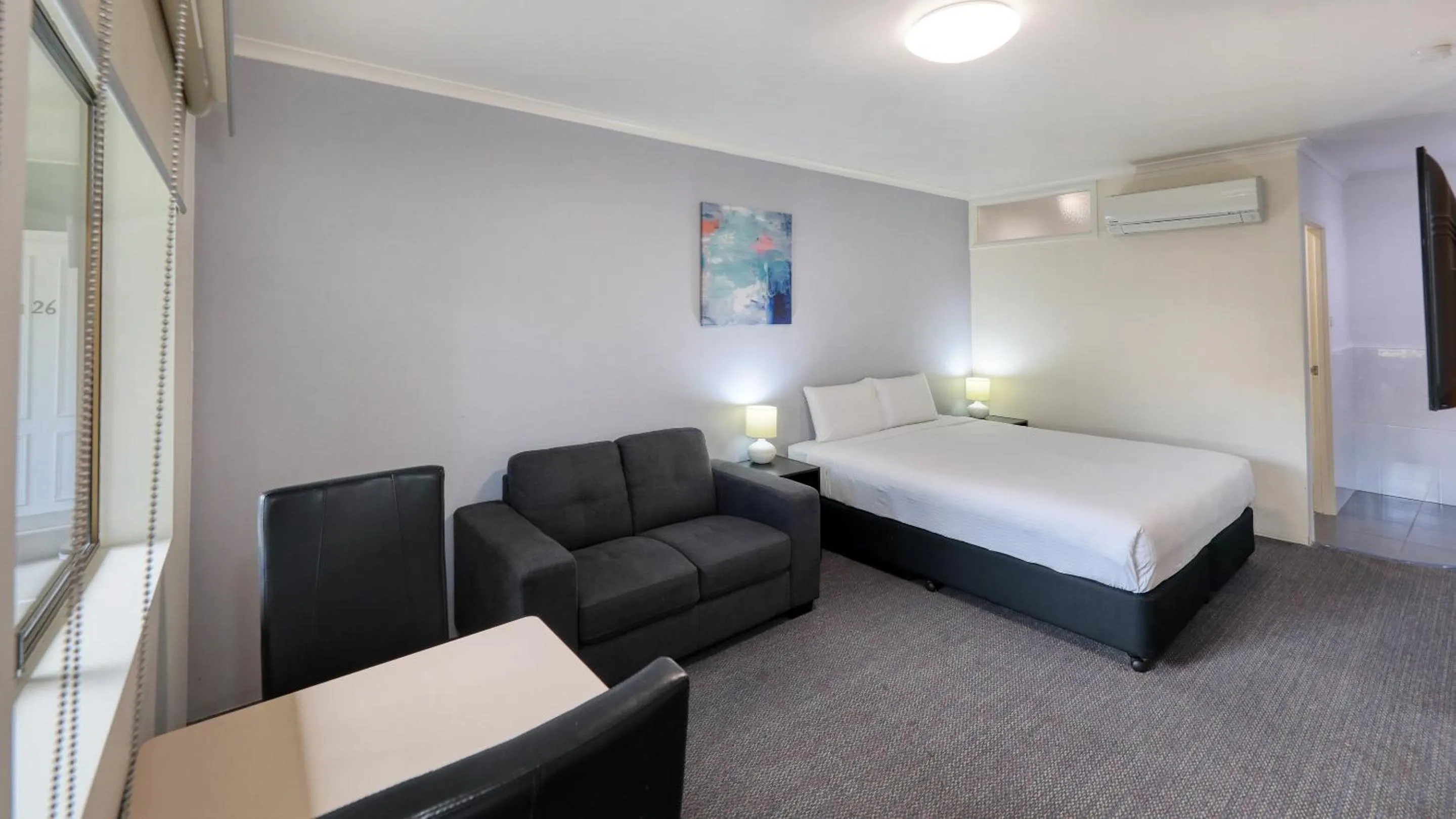 Dining area, Bed in Best Western Cattle City Motor Inn