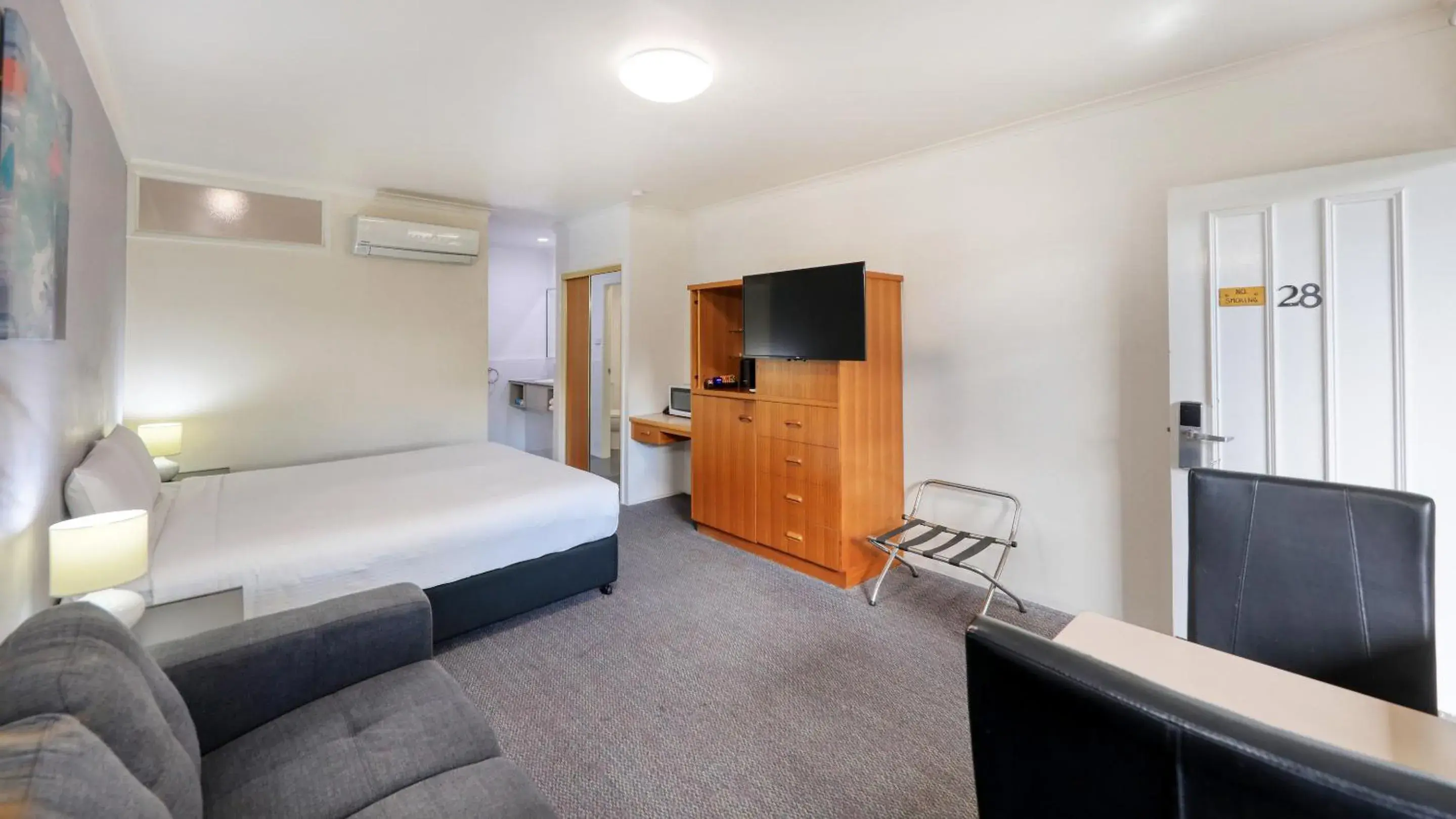 Deluxe King Room in Best Western Cattle City Motor Inn Deluxe King Room in Best Western Cattle City Motor Inn