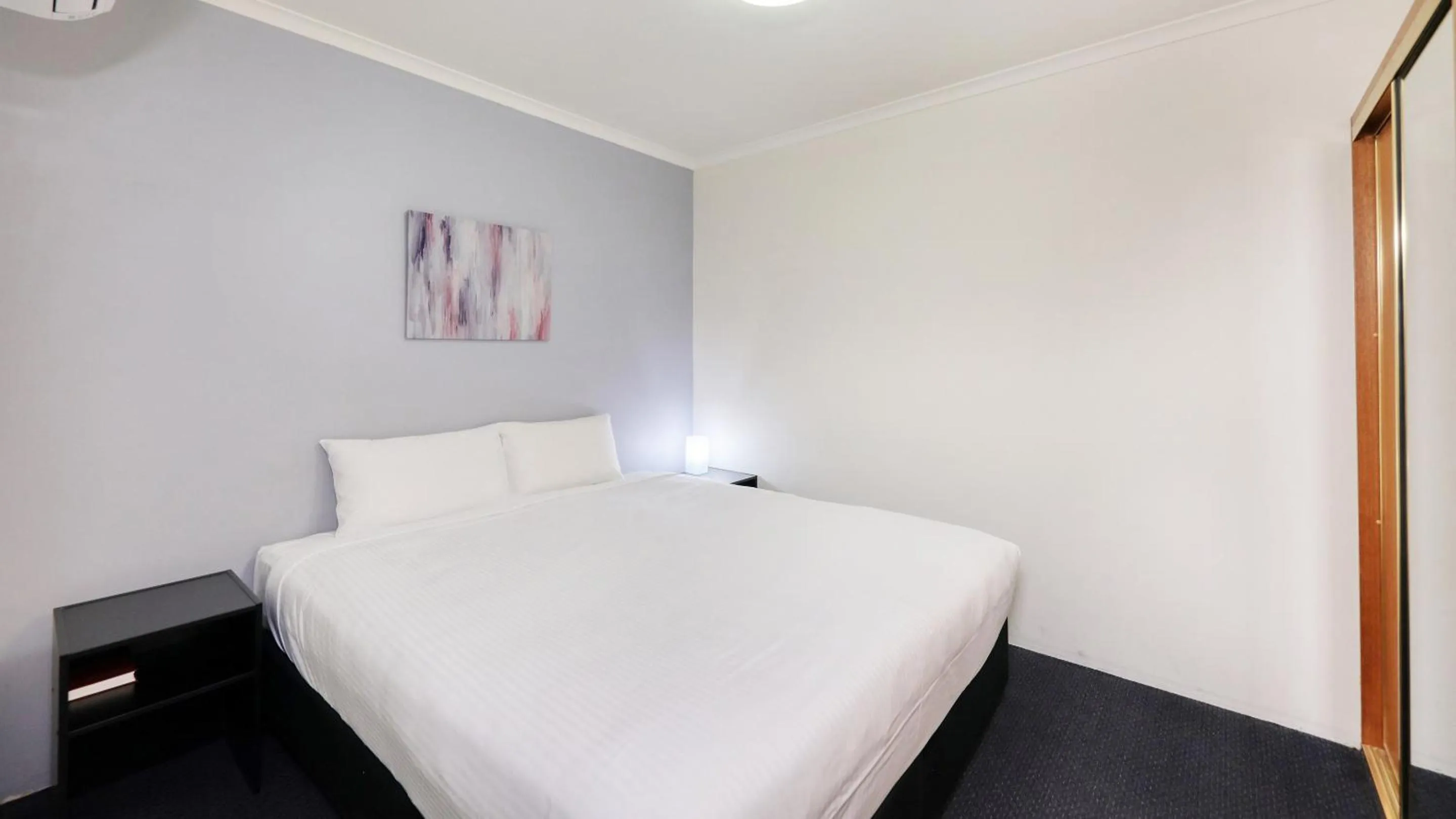 Bed in Best Western Cattle City Motor Inn