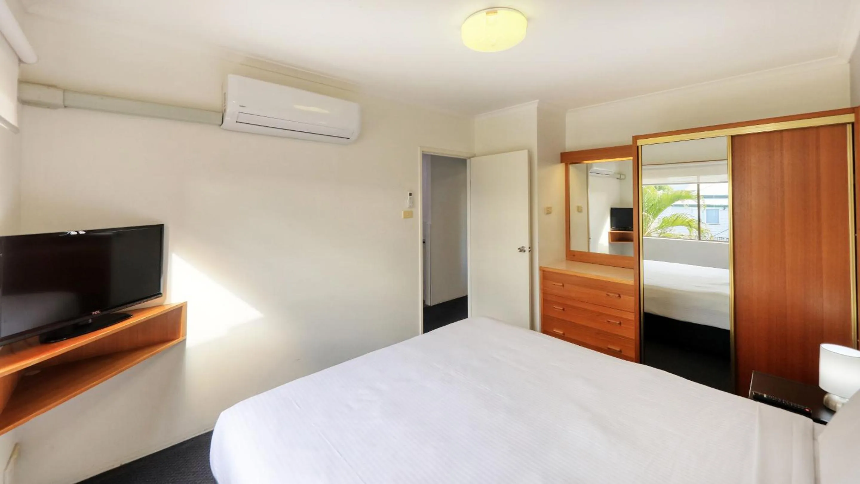 TV and multimedia, Bed in Best Western Cattle City Motor Inn