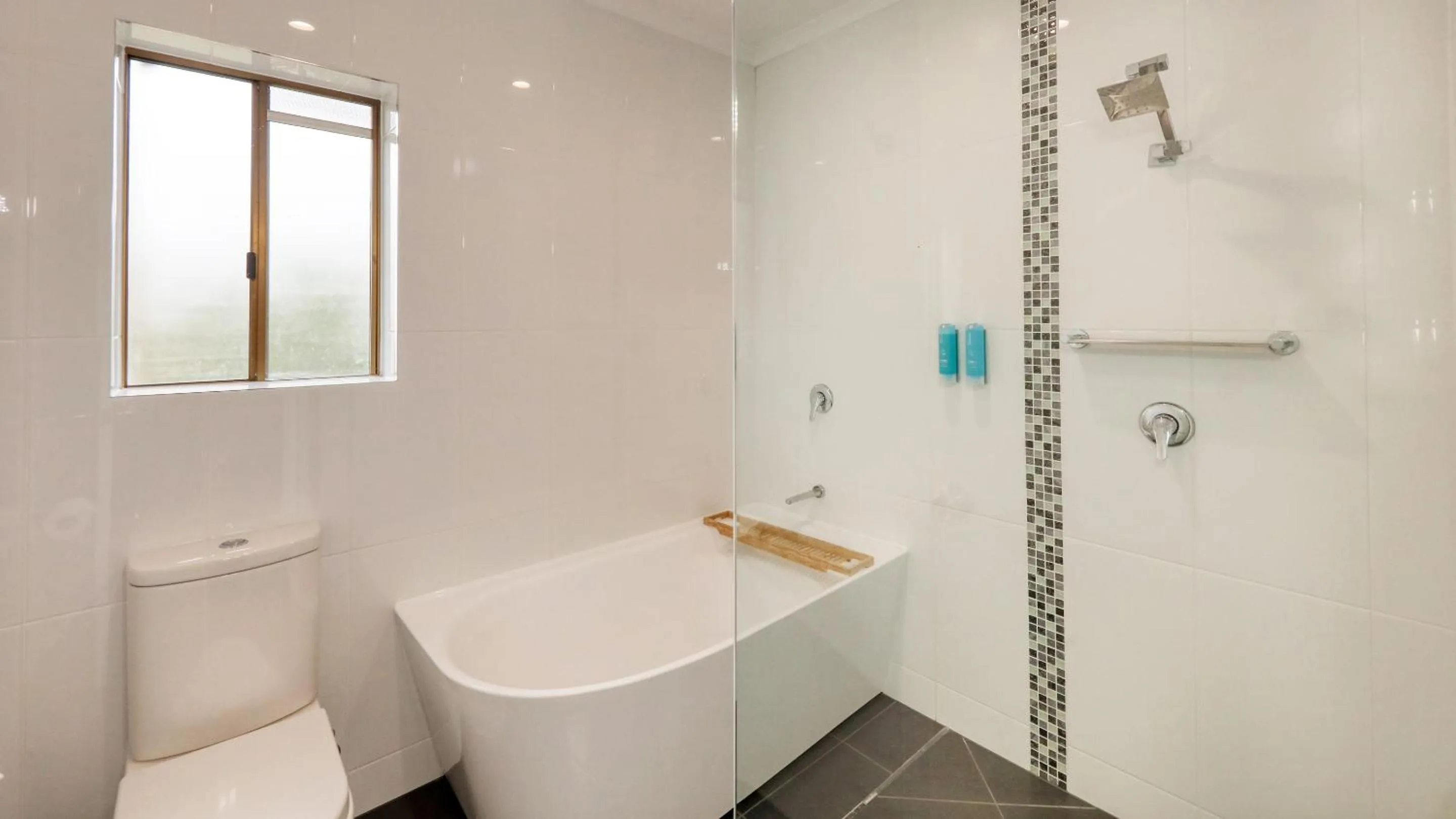 Bath in Best Western Cattle City Motor Inn