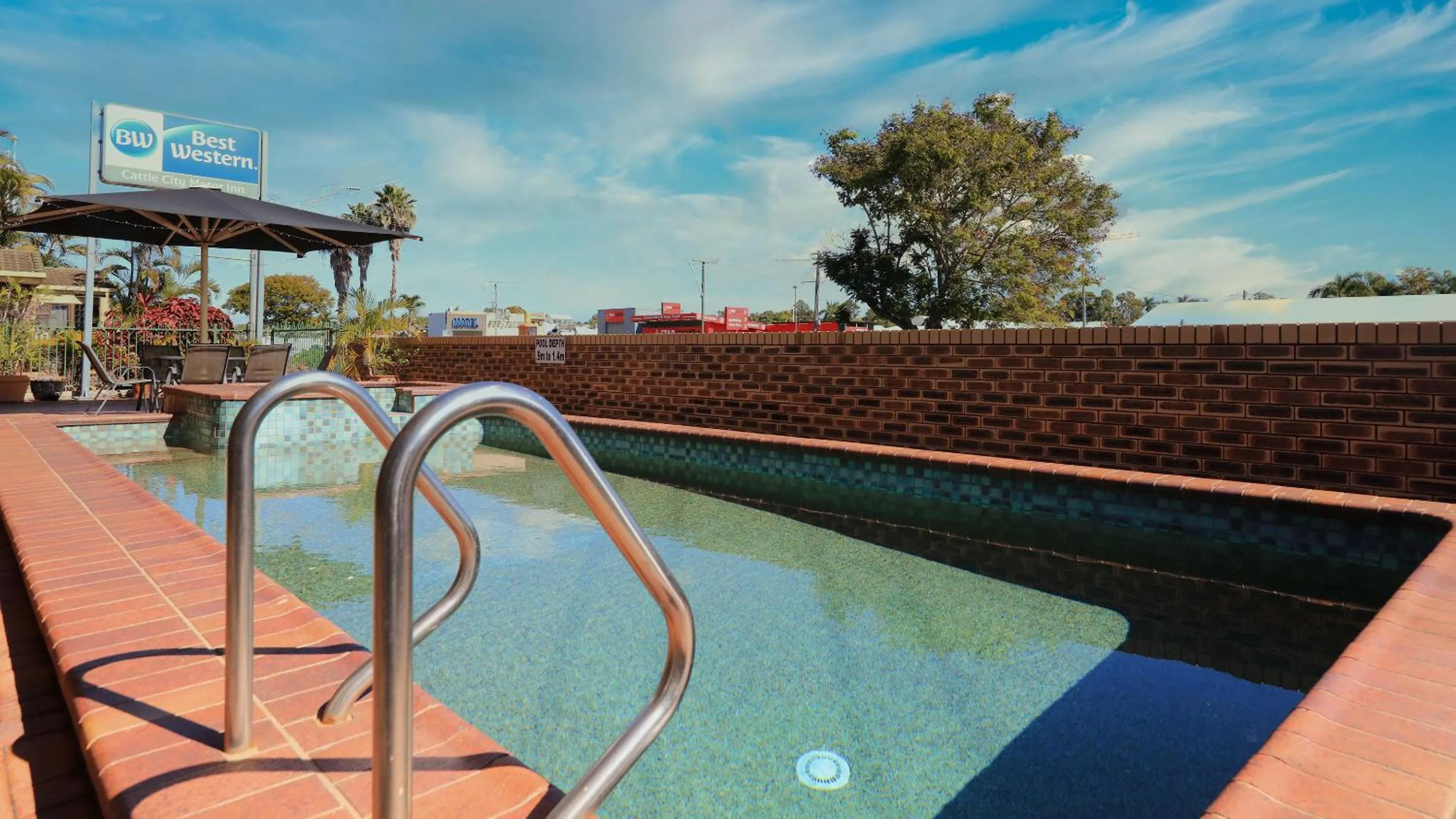 Swimming pool in Best Western Cattle City Motor Inn