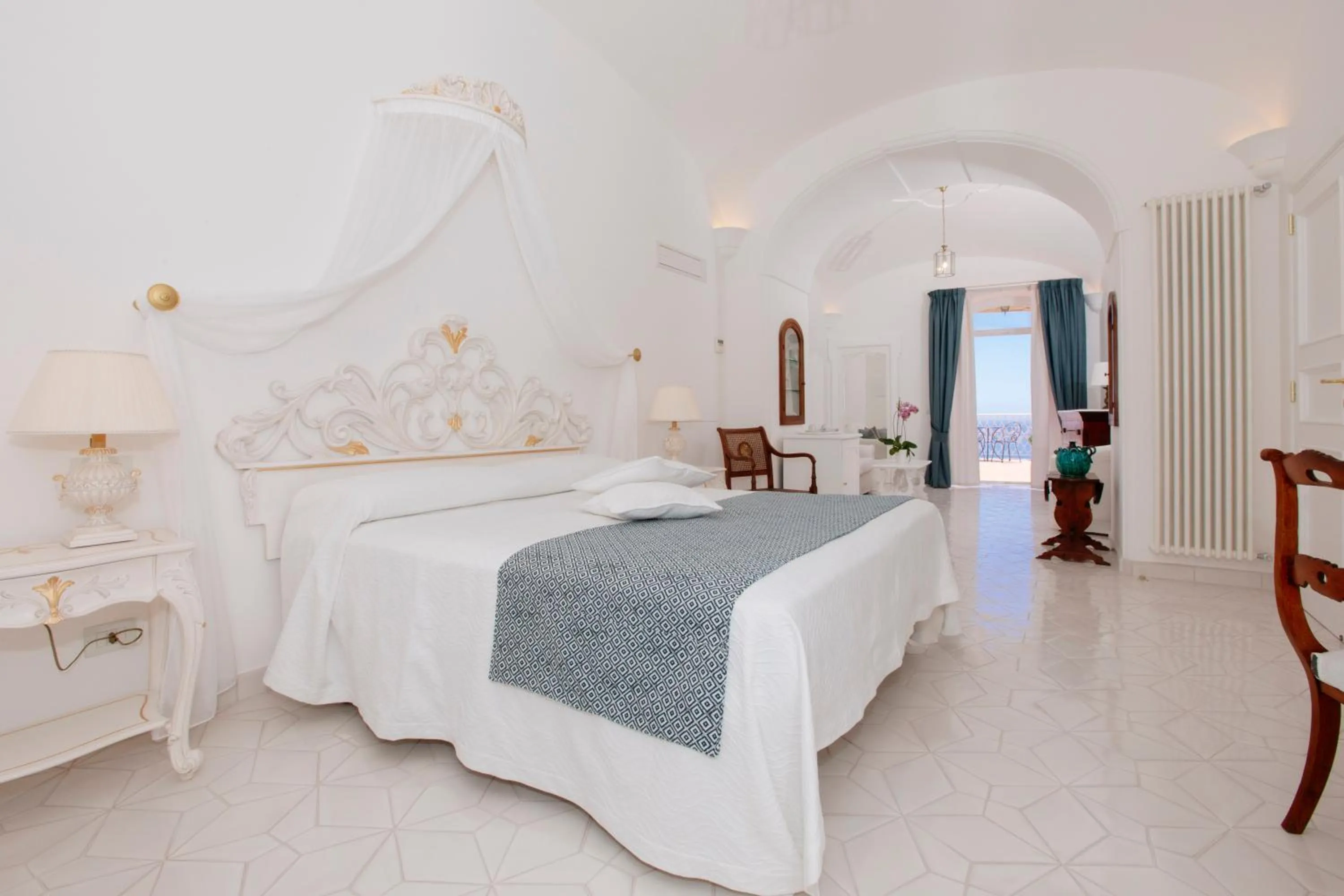Bed in La Bizantina Luxury Villa
