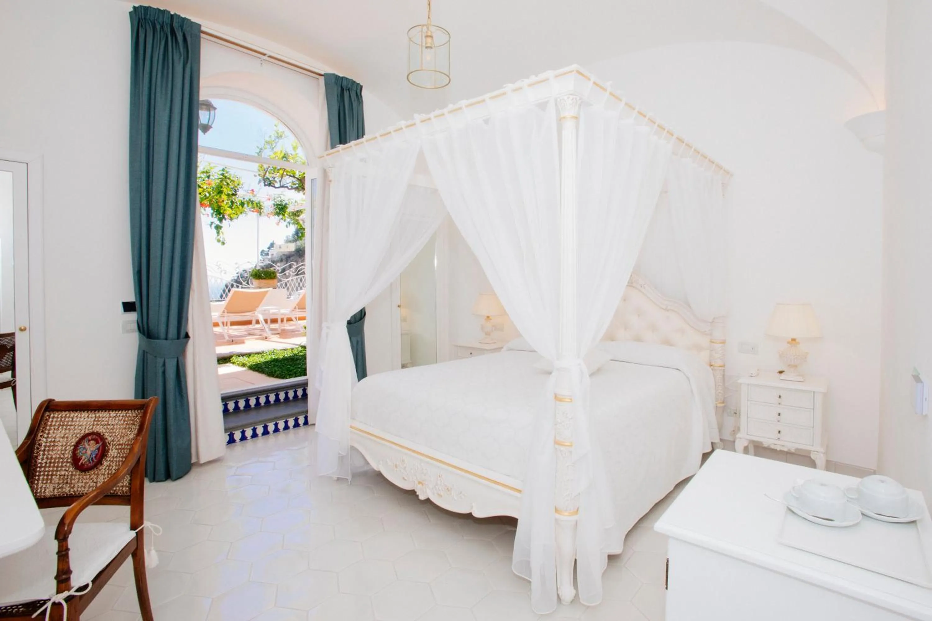 Photo of the whole room, Bed in La Bizantina Luxury Villa