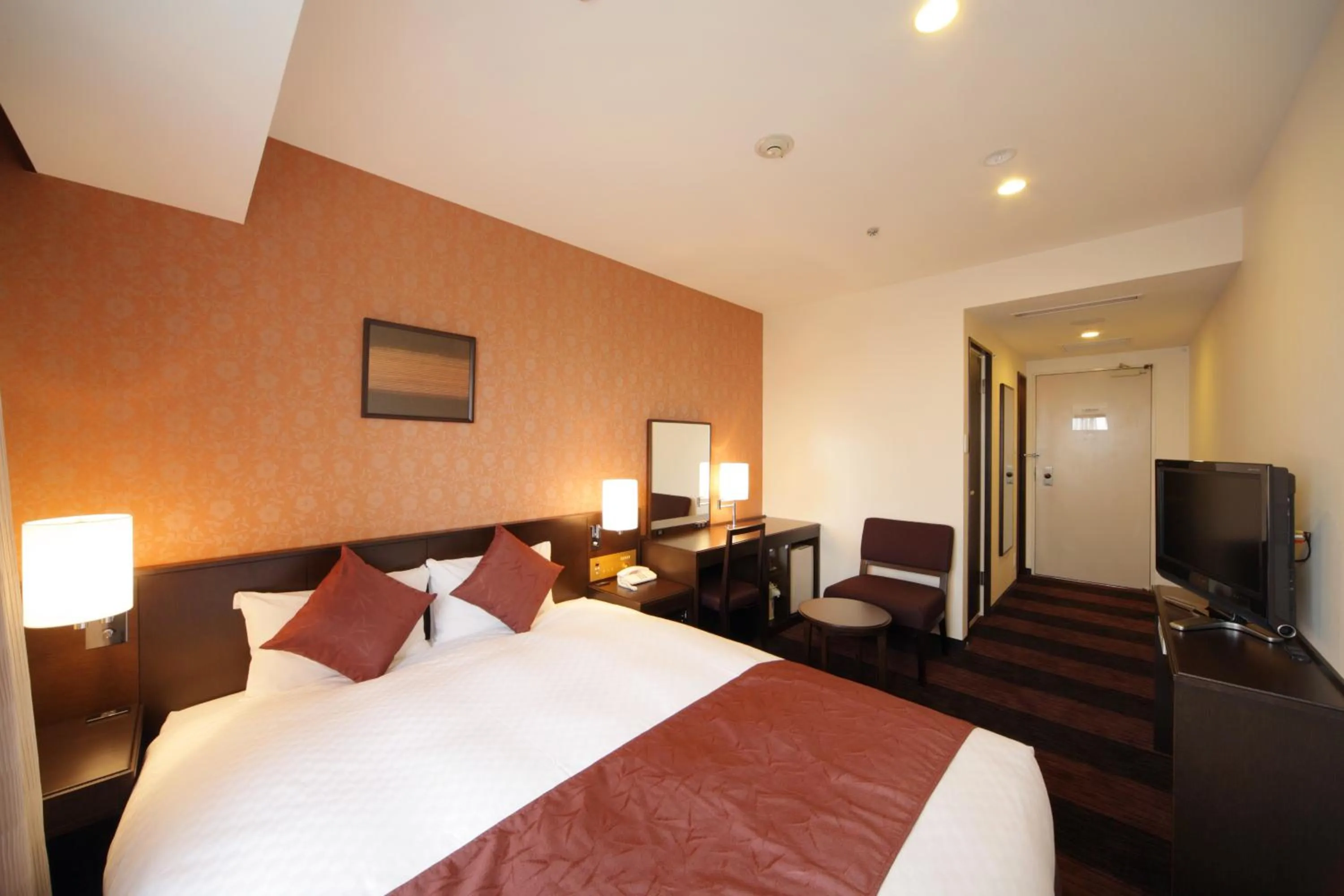 Photo of the whole room, Bed in Hotel Granvia Wakayama